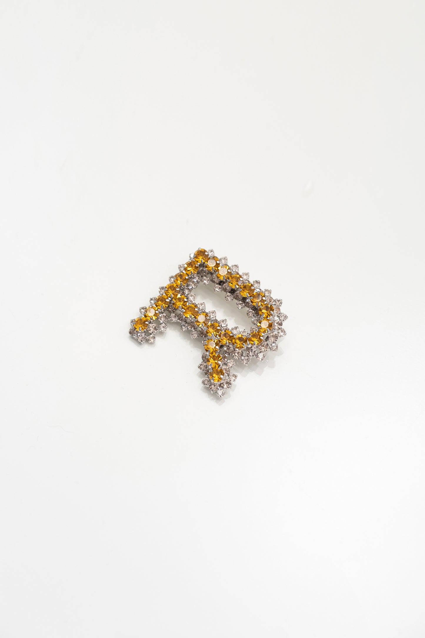 BROOCH IN CRYSTALS AND METAL