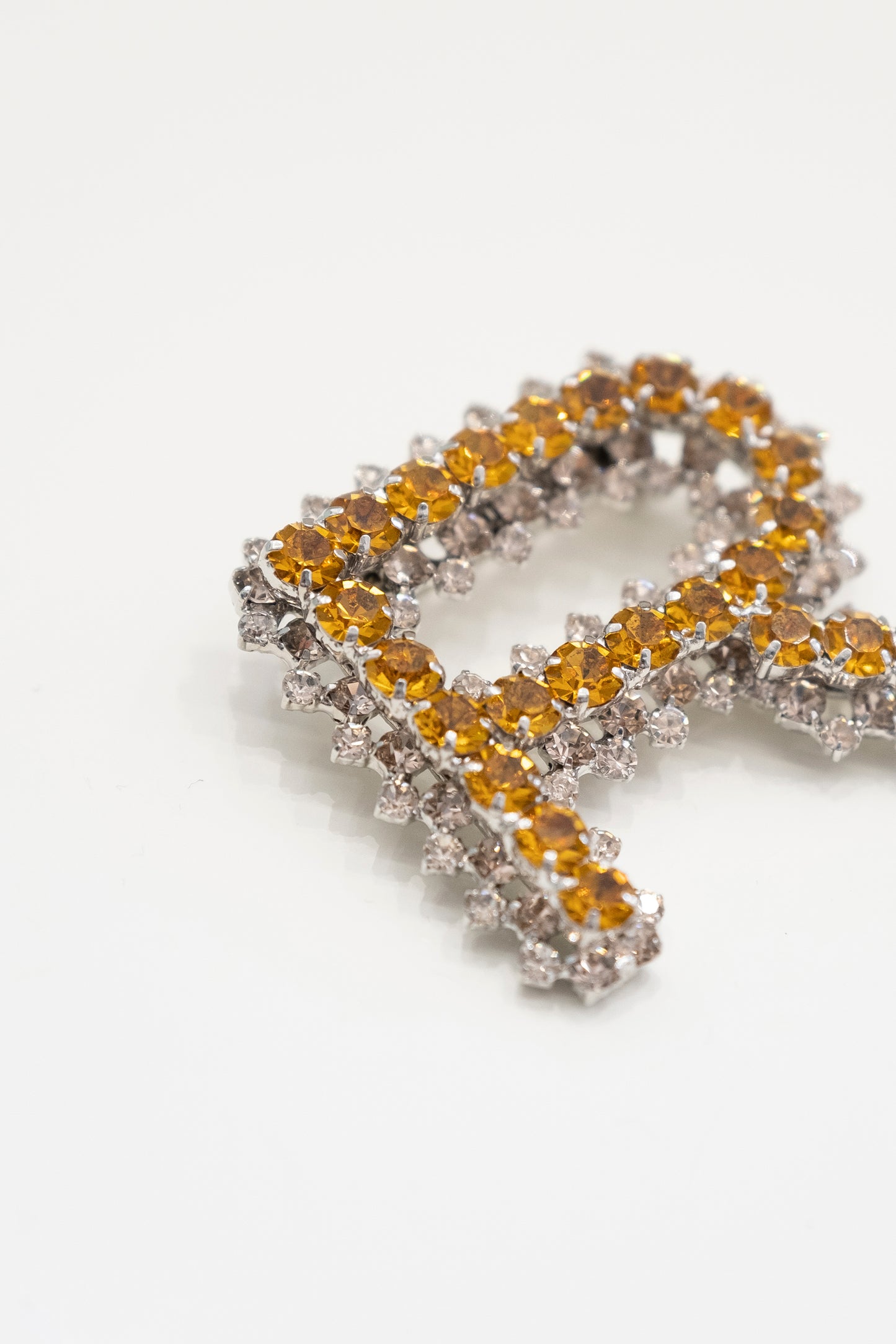 BROOCH IN CRYSTALS AND METAL