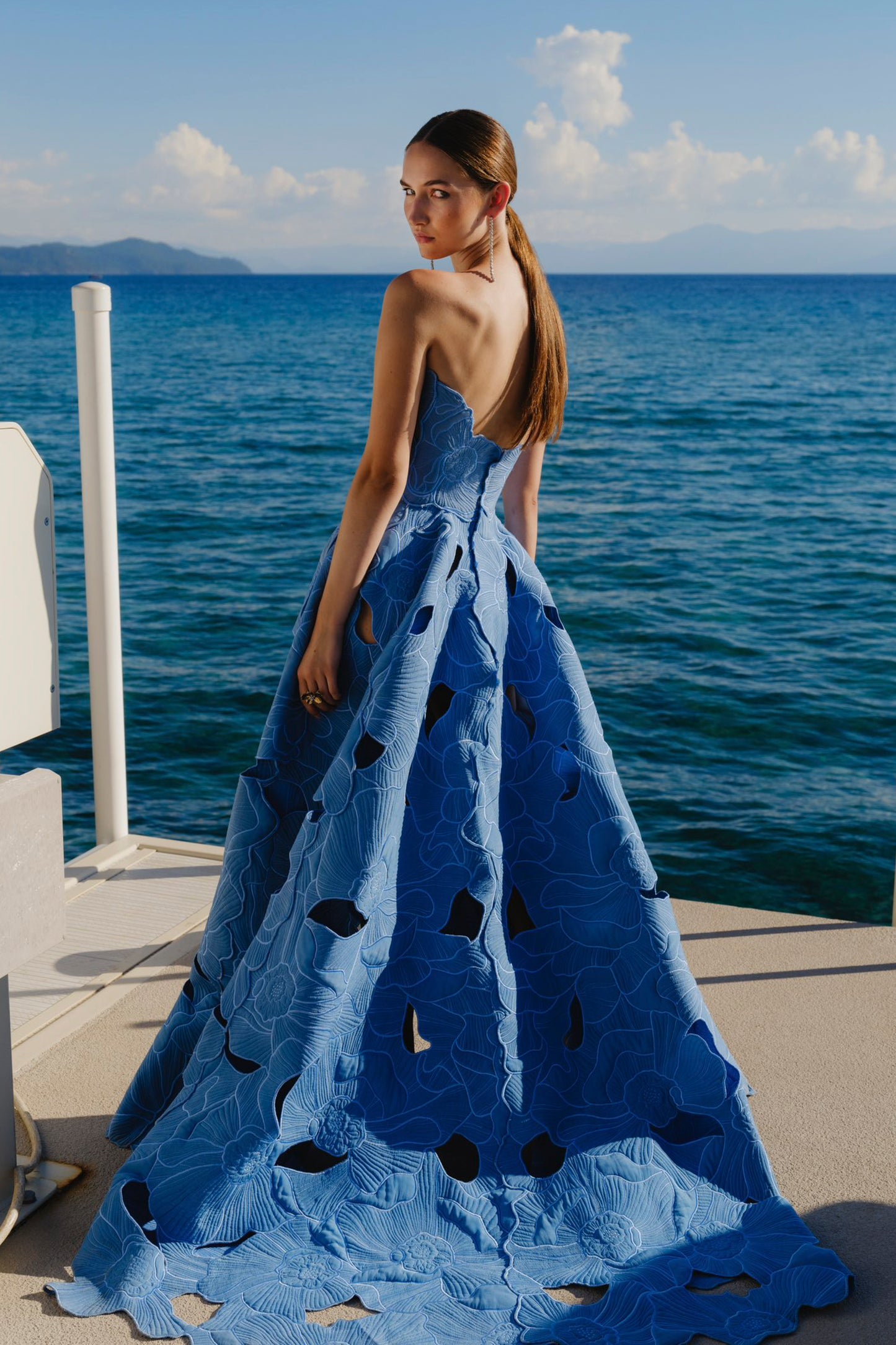 STRAPLESS FLORAL CUT