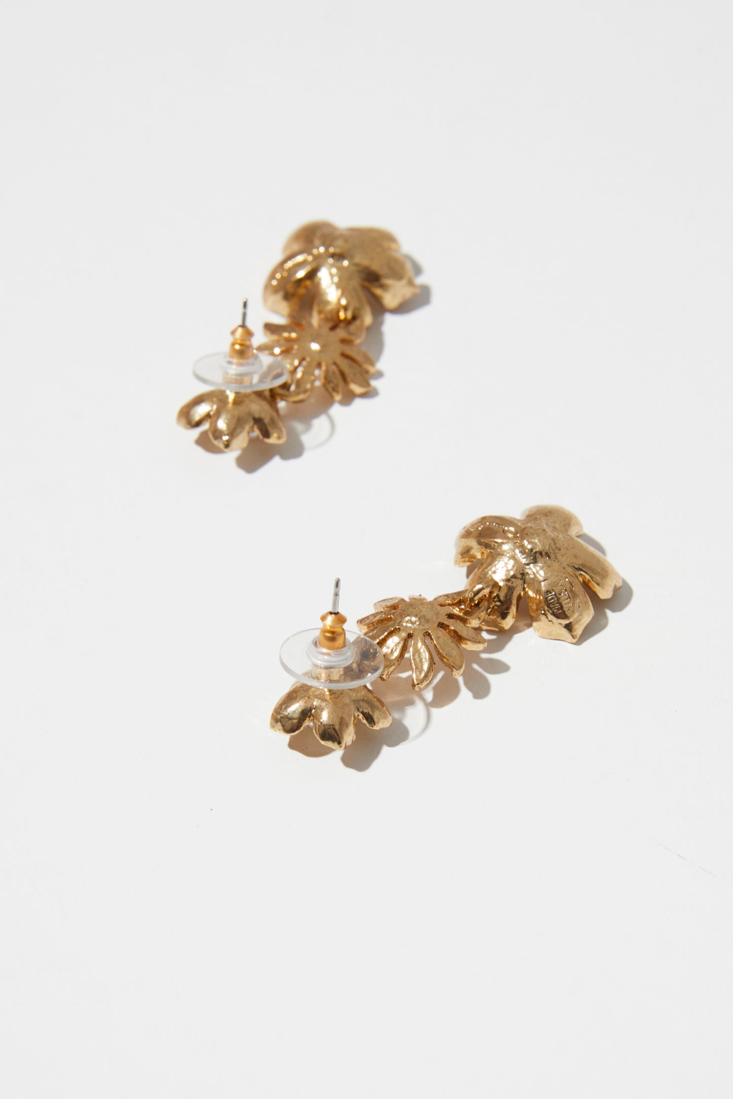CARRYOVER DANGLING FLOWER EARRINGSING