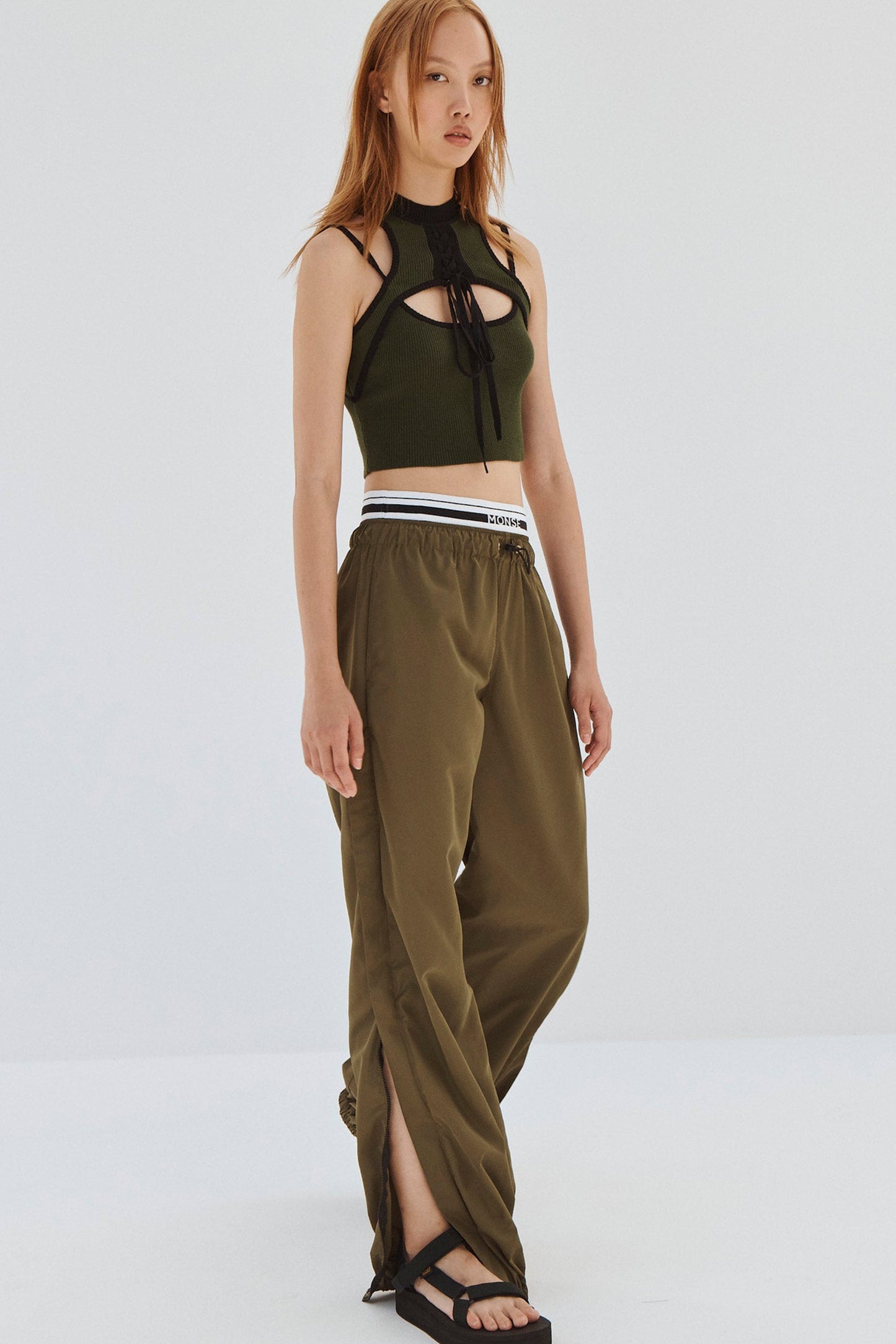 HALTER NECK KNIT TOP
