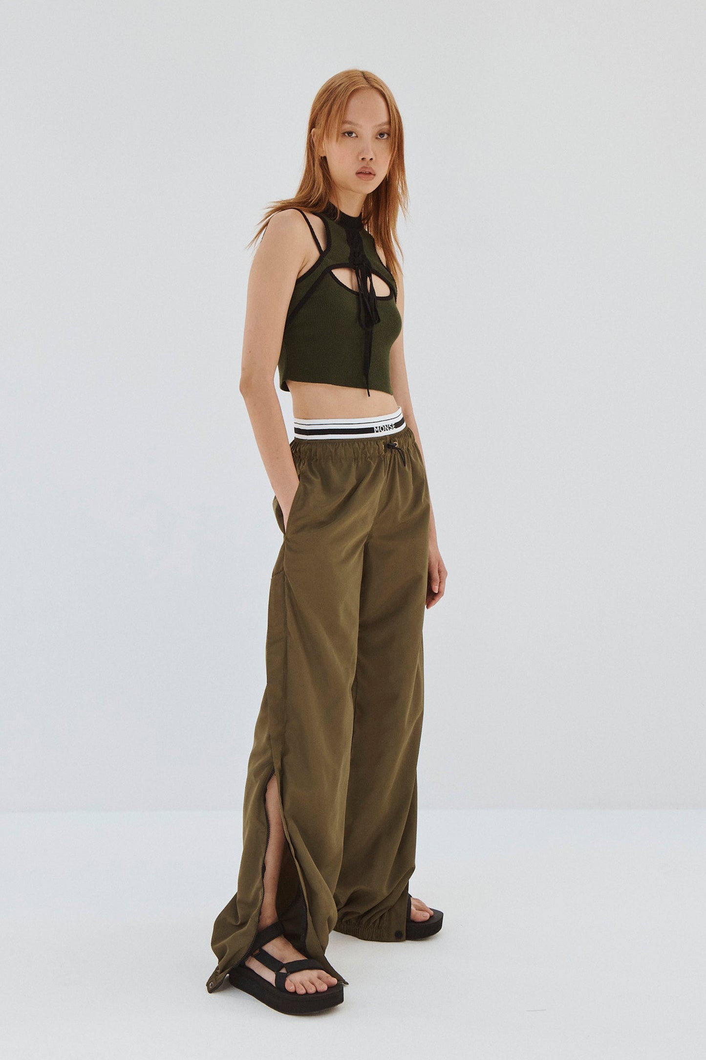 HALTER NECK KNIT TOP