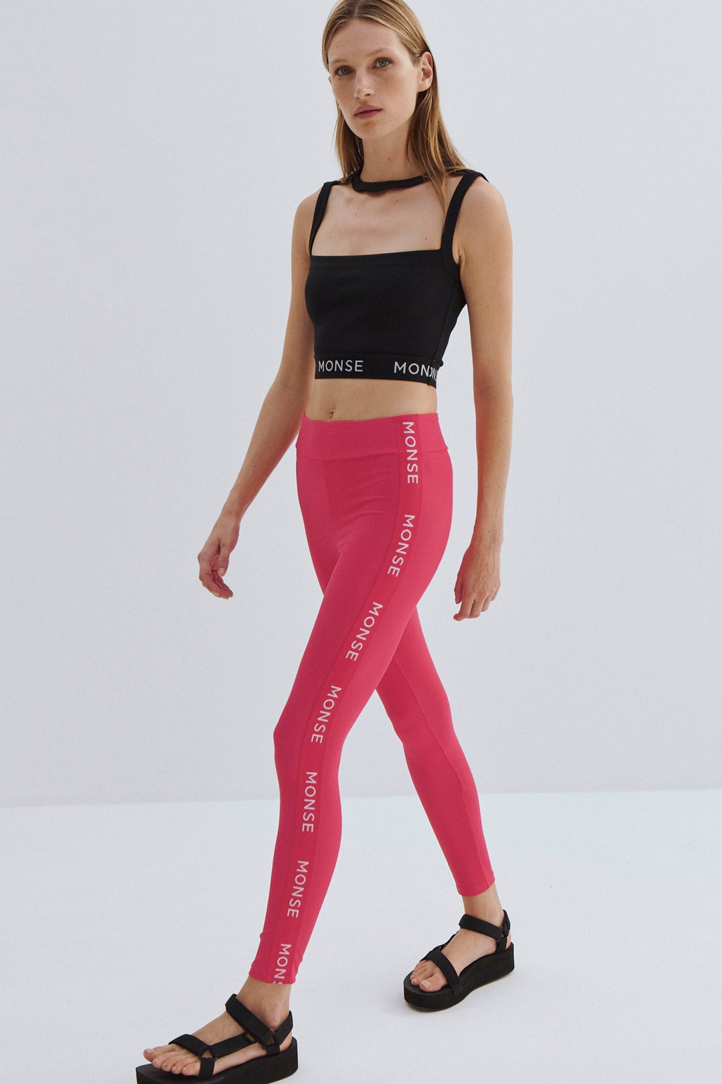 CUT OUT CROPPED TANK TOP