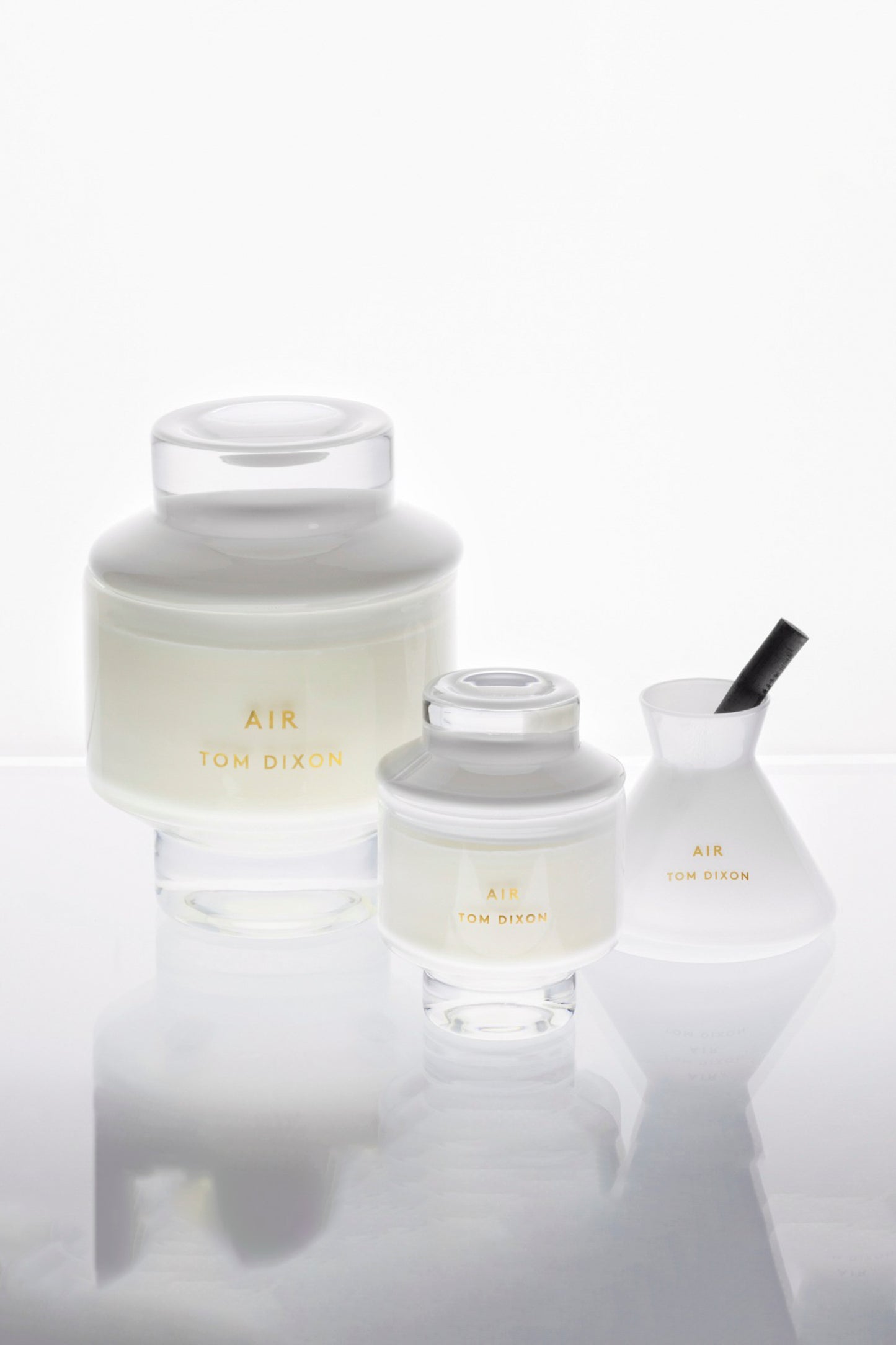 ELEMENTS MEDIUM CANDLE (WHITE)