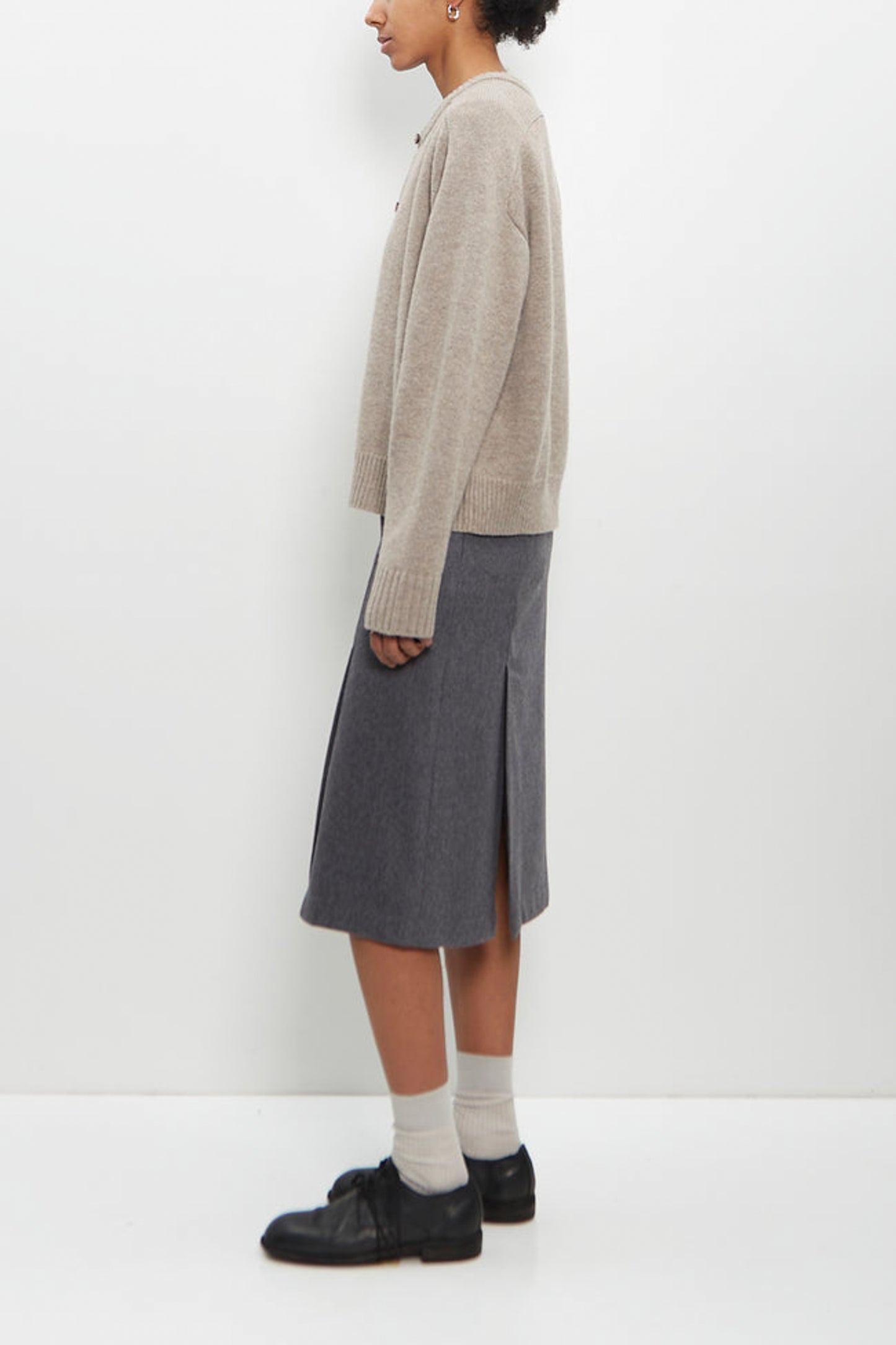 ROUND NECK CARDIGAN