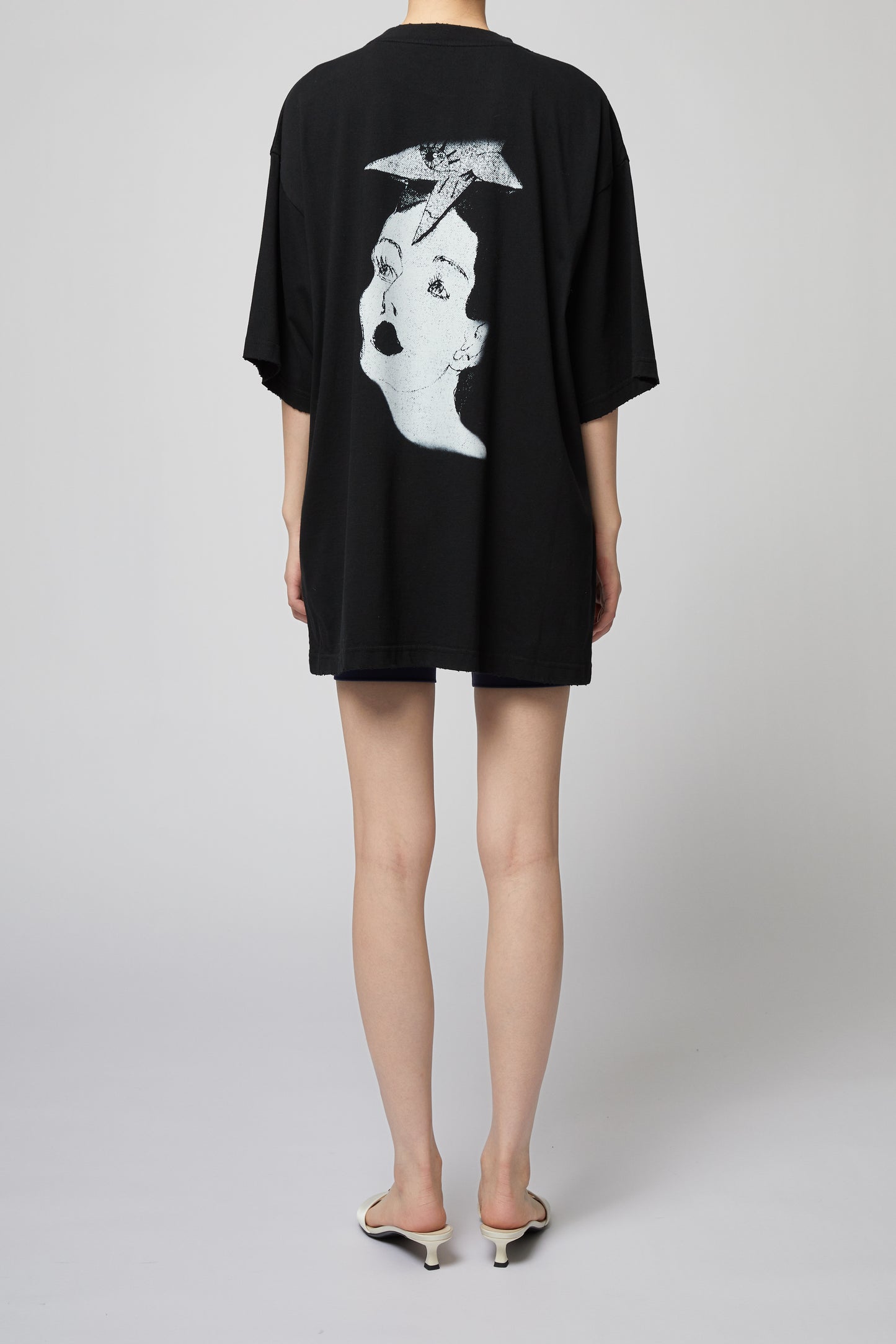 BLACK PRINCESS PRINT DAMAGED T-SHIRT