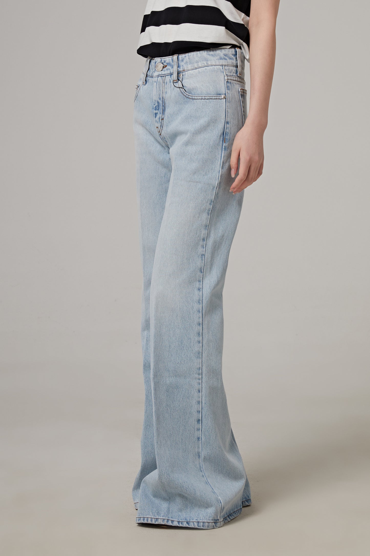SLITTED FLARE FIT JEANS
