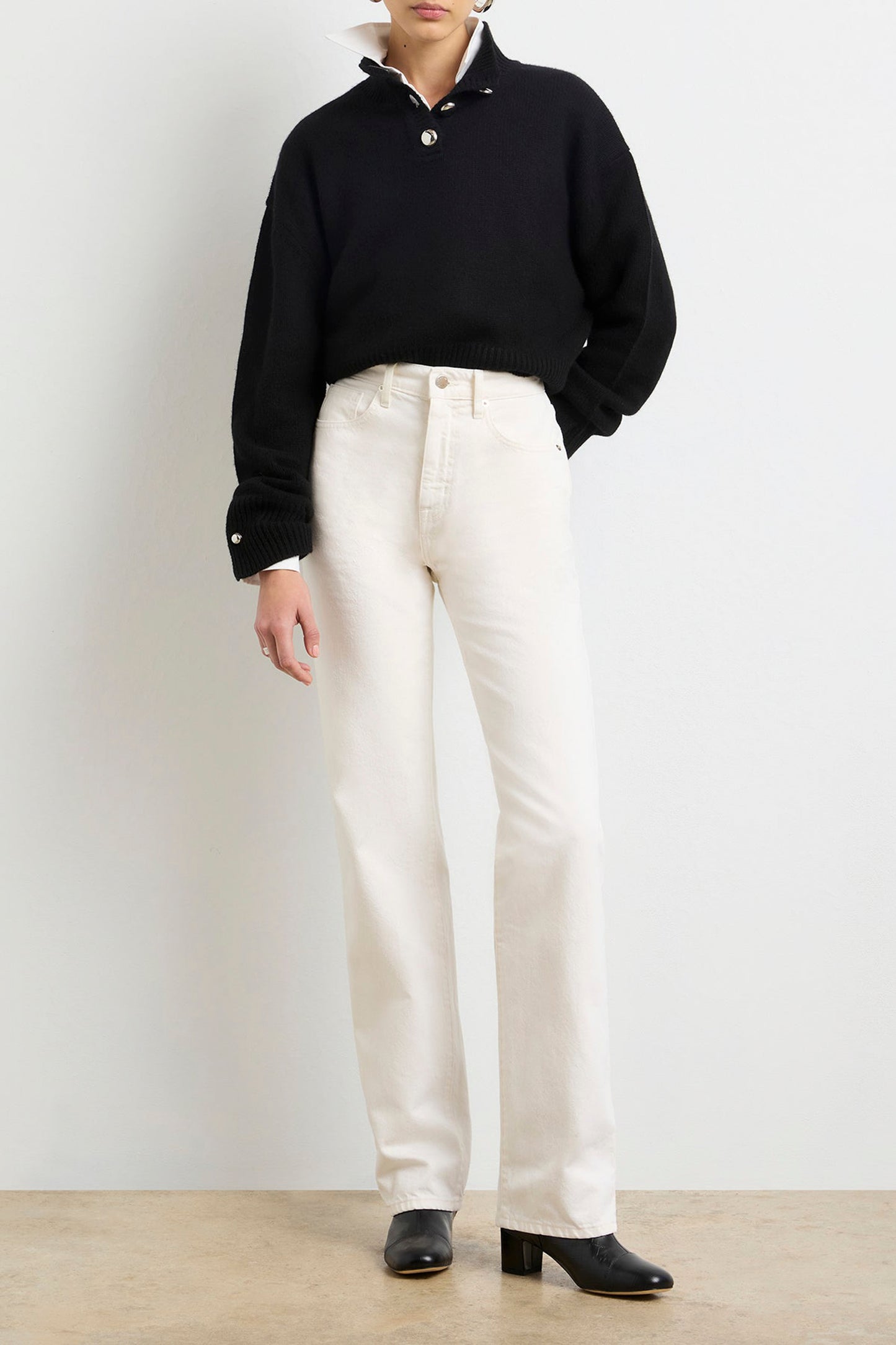 THE ROWE CROPPED HENLEY W/ MACAROON BUTTONS