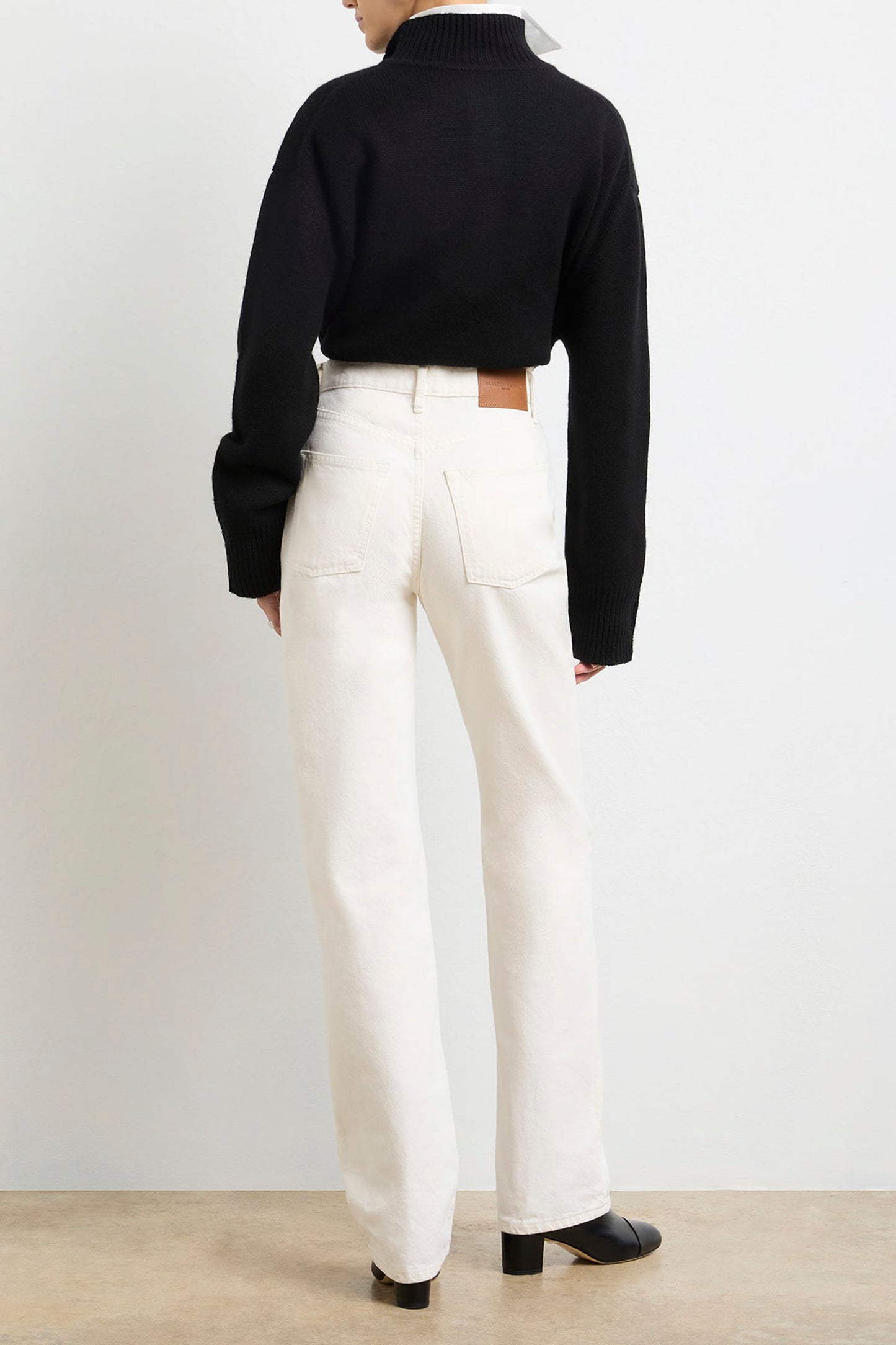 THE ROWE CROPPED HENLEY W/ MACAROON BUTTONS