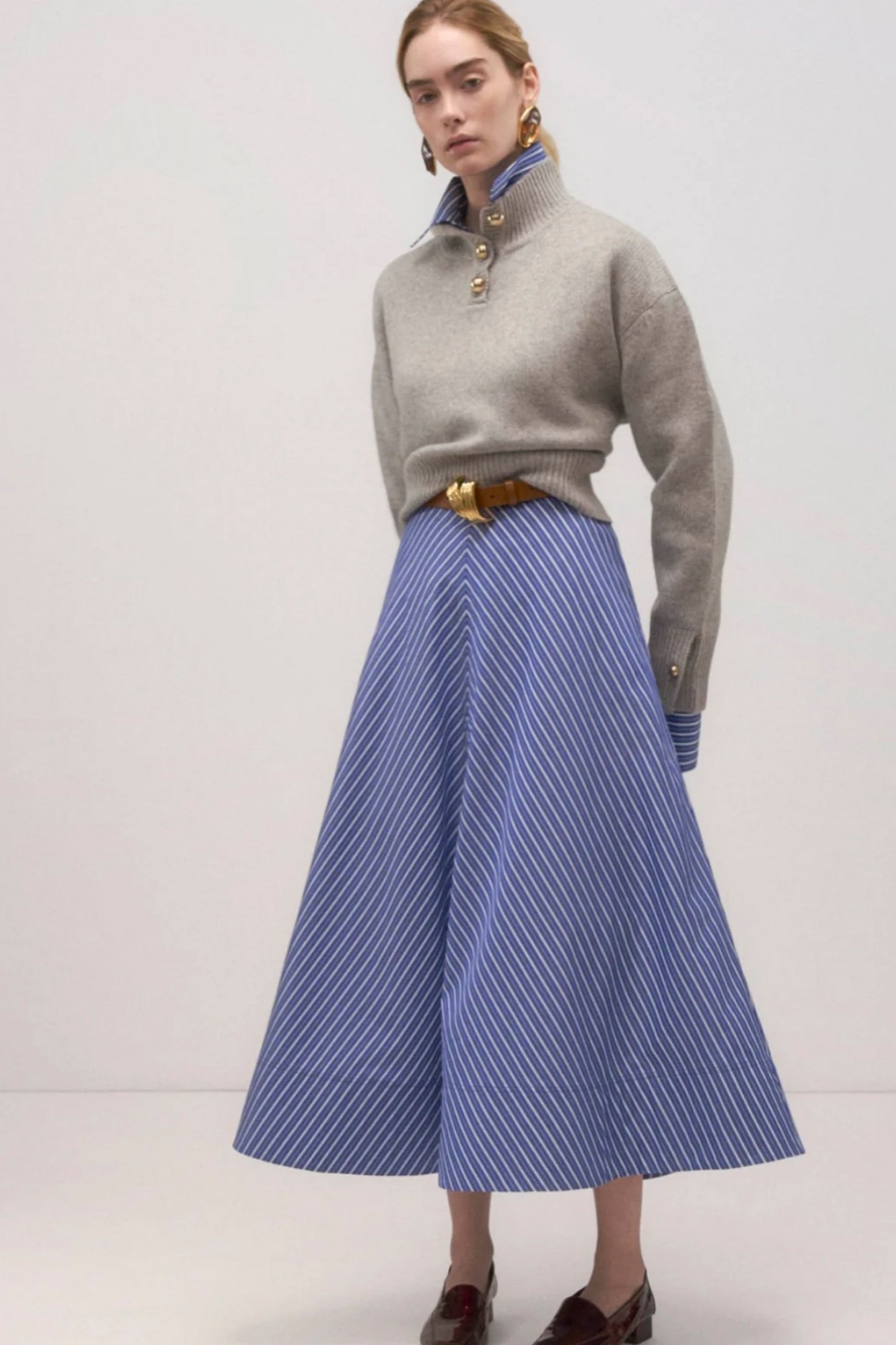 THE ROWE CROPPED HENLEY W/ MACAROON BUTTONS