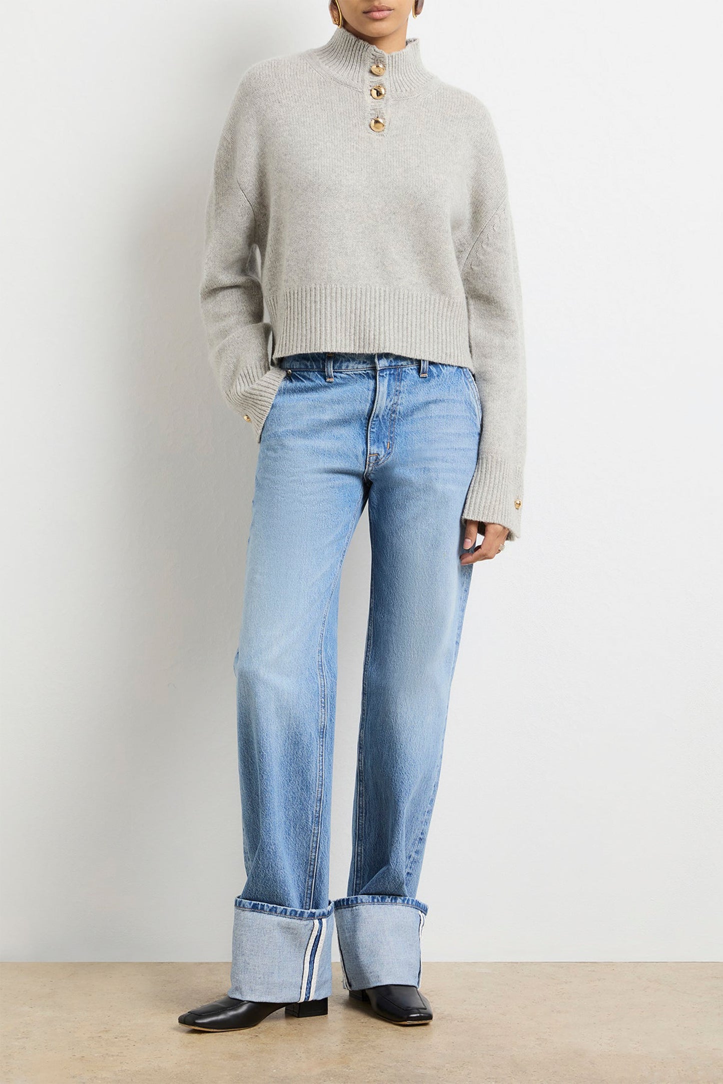 THE ROWE CROPPED HENLEY W/ MACAROON BUTTONS