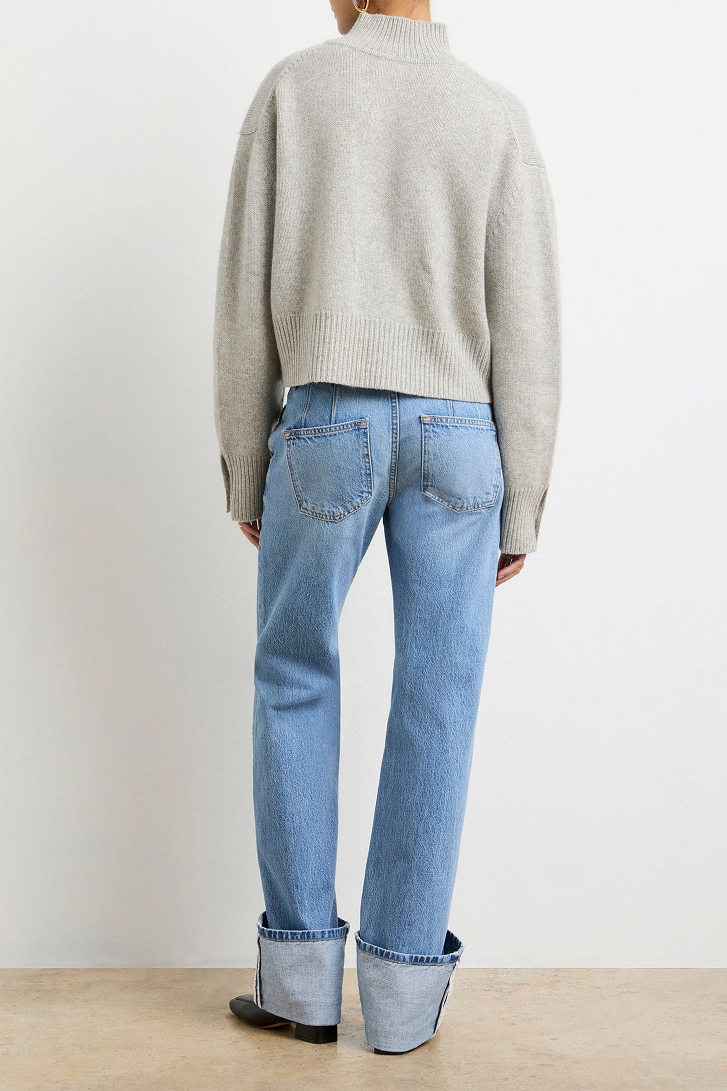THE ROWE CROPPED HENLEY W/ MACAROON BUTTONS