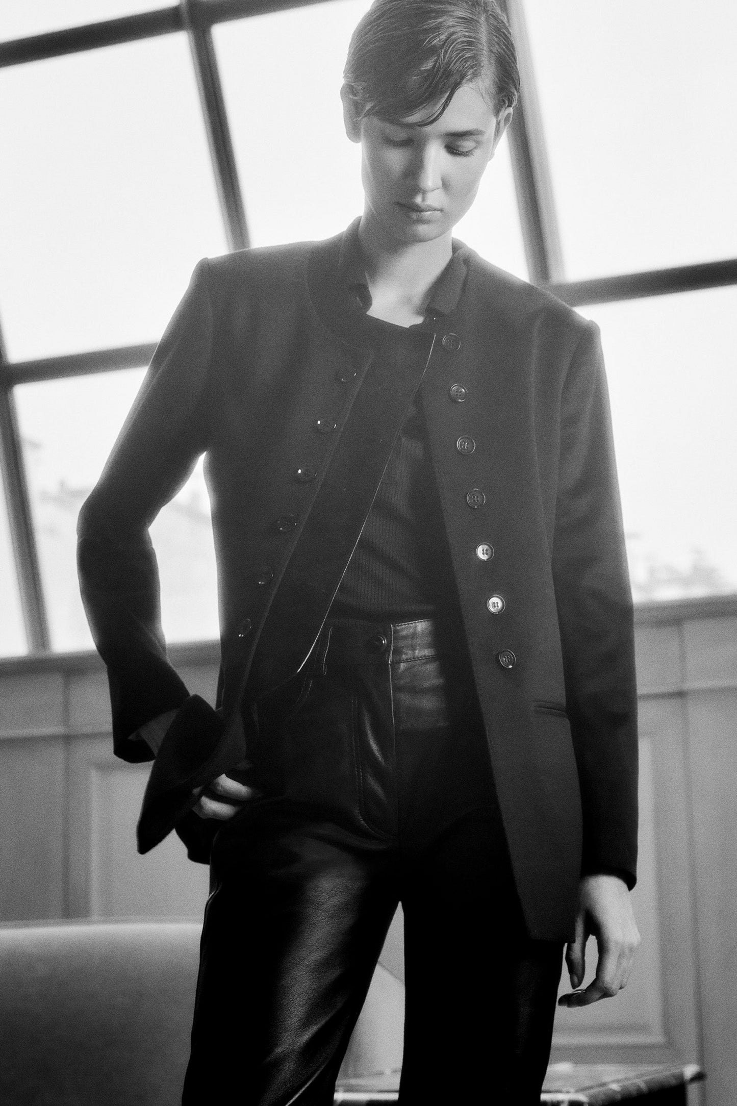 THE LARA BLAZER CASHMERE AND SUEDE BLACK