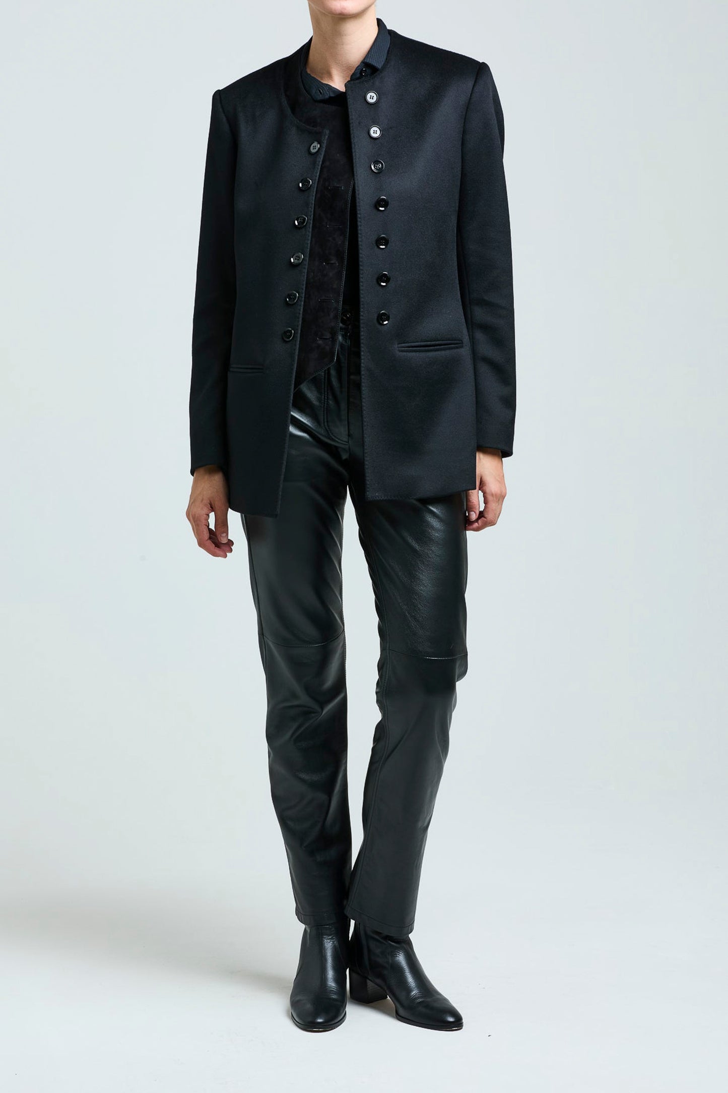 THE LARA BLAZER CASHMERE AND SUEDE BLACK