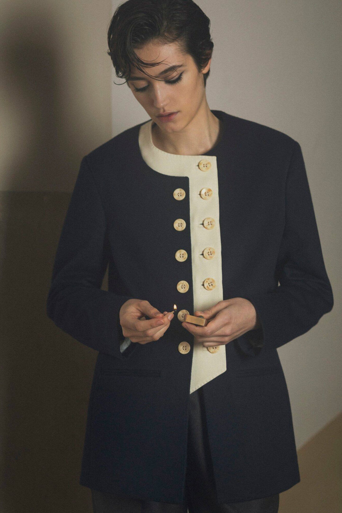 THE LARA BLAZER CASHMERE NAVY AND IVORY