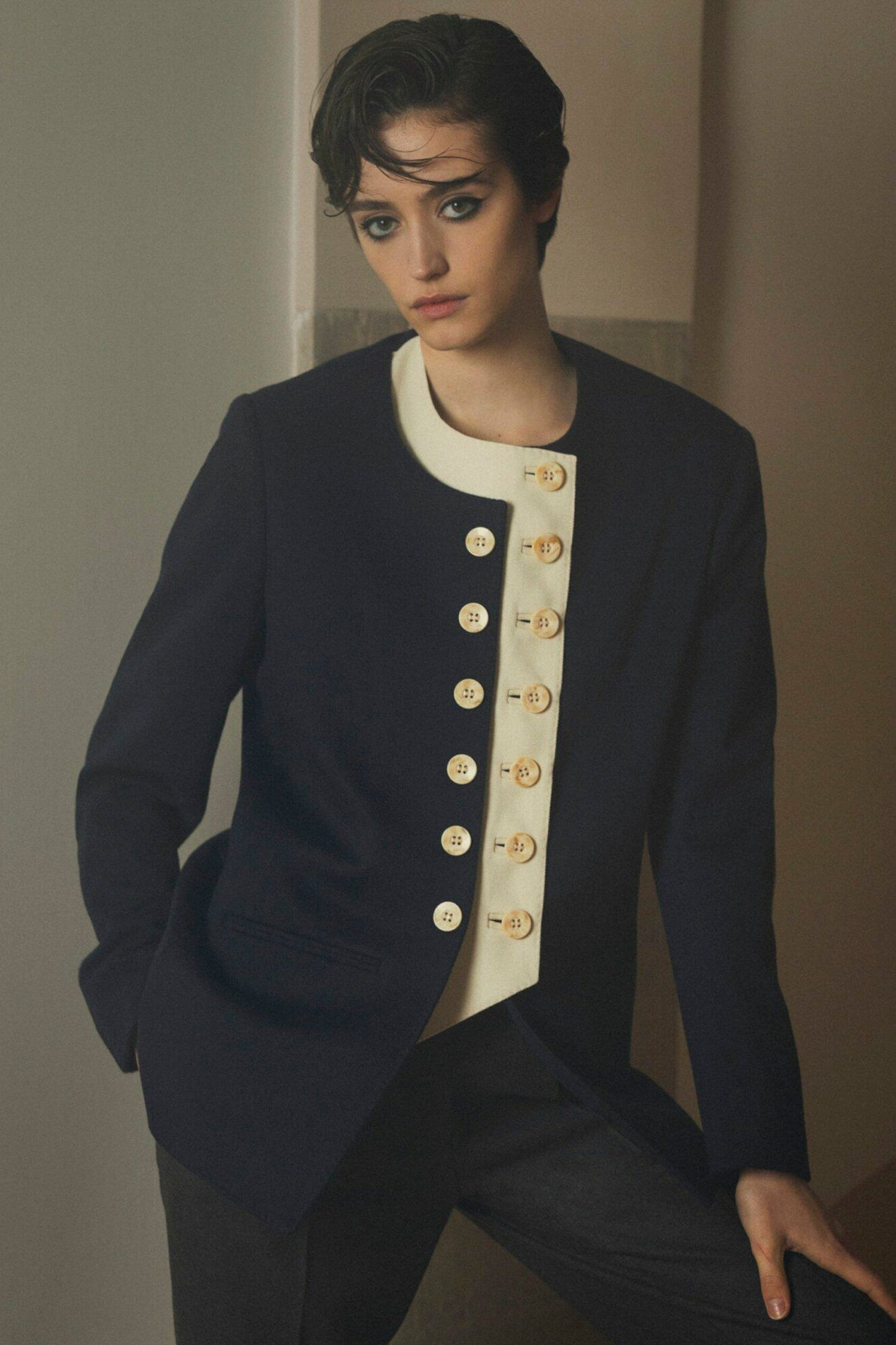 THE LARA BLAZER CASHMERE NAVY AND IVORY
