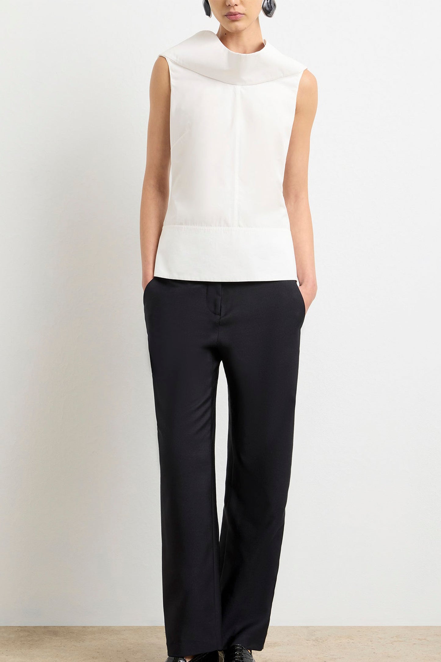 THE BOWIE SLVLESS TOP W/ STRUCTURAL DRAPED COLLAR