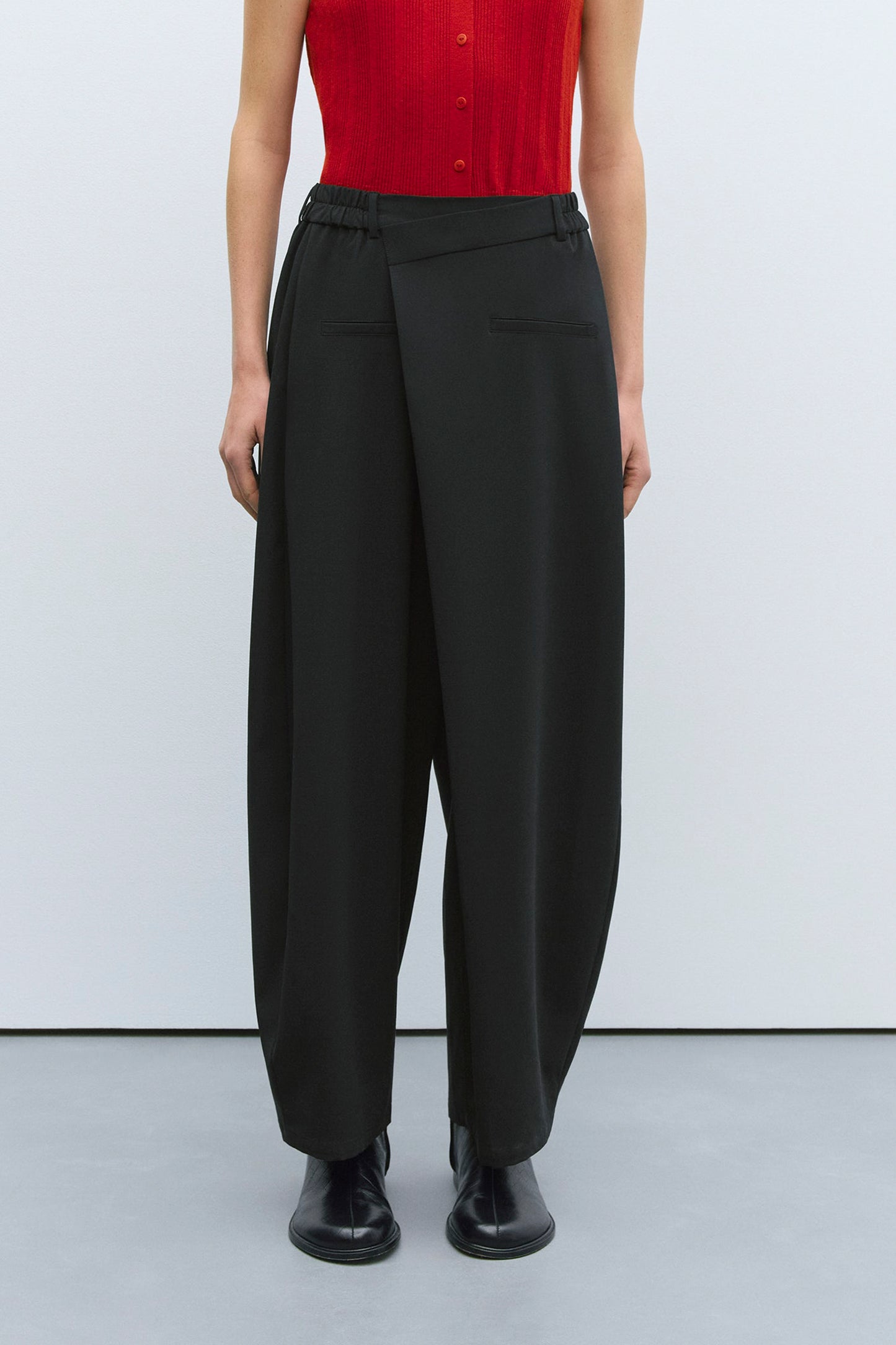 TAILORING CROSSOVER PANTS BLACK