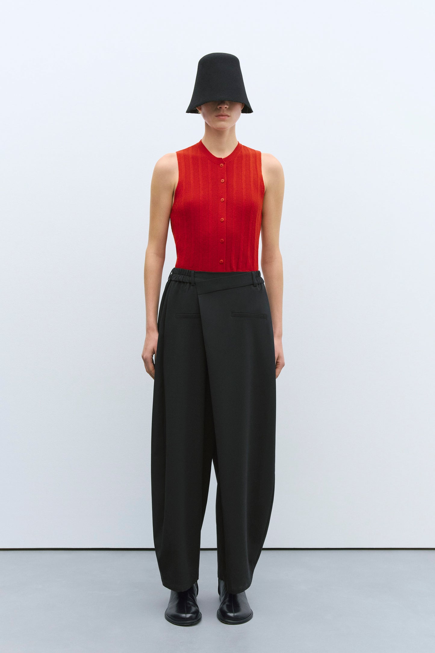 TAILORING CROSSOVER PANTS BLACK