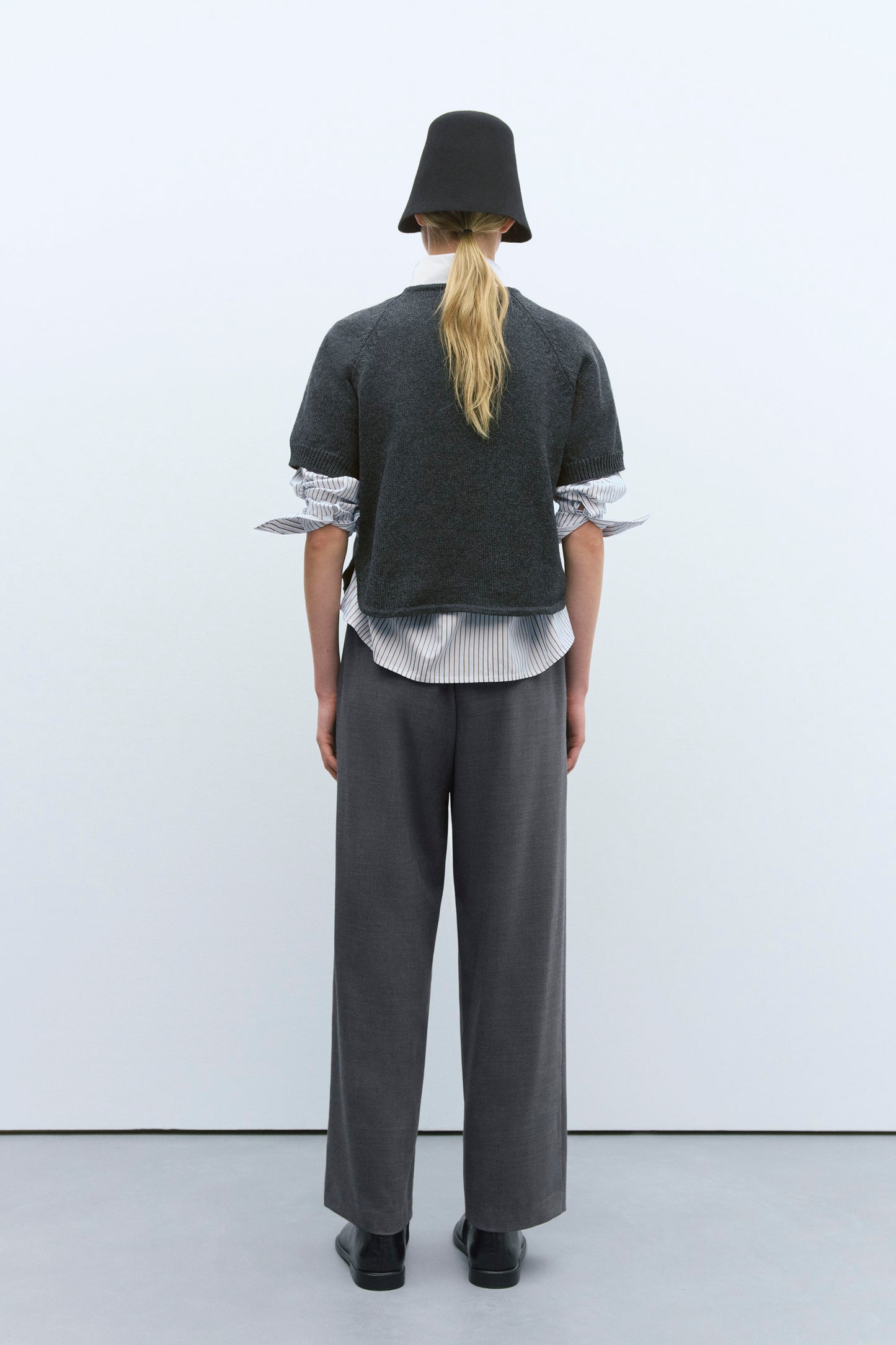 CUT-OUT TOP ANTHRACITE