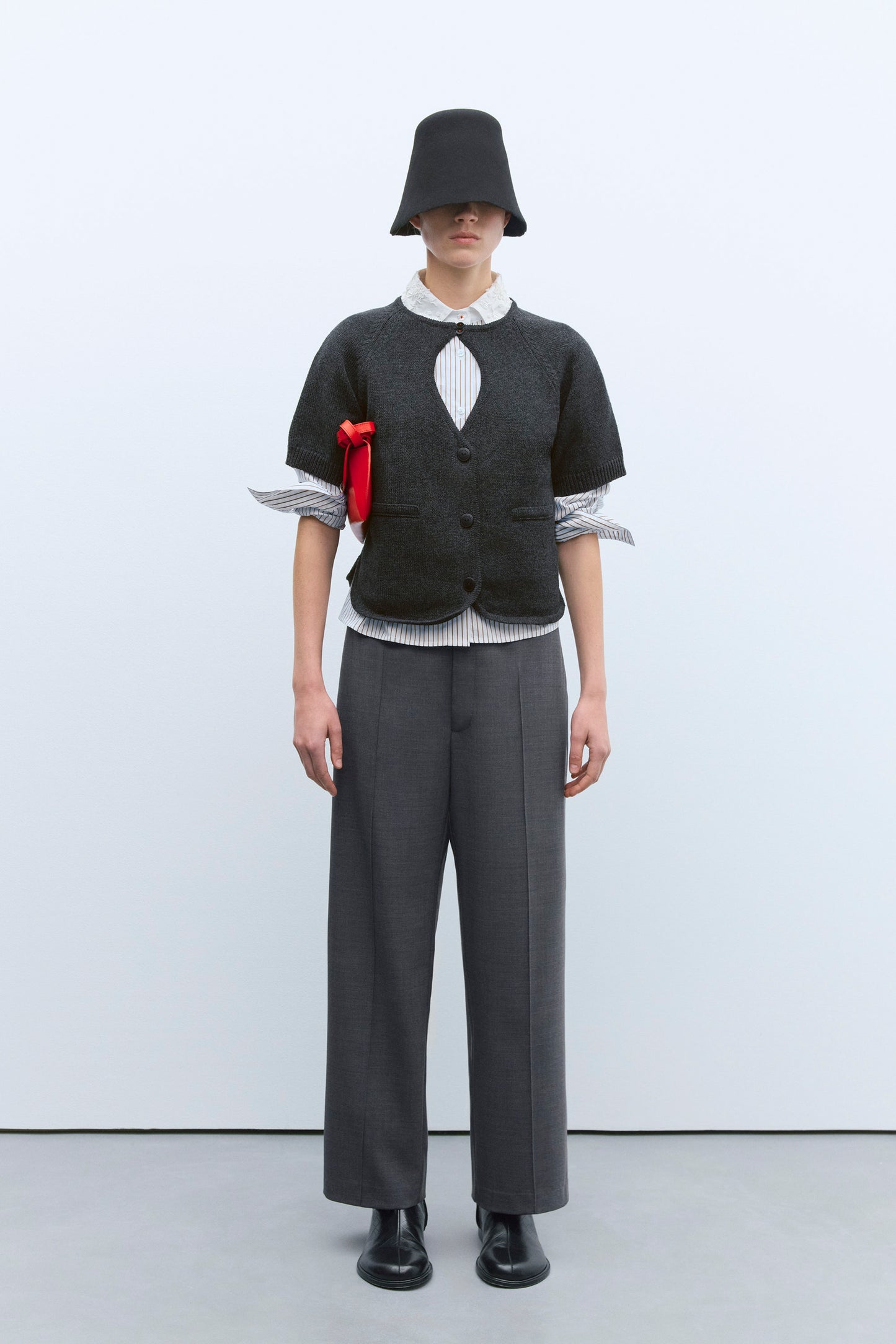 CUT-OUT TOP ANTHRACITE