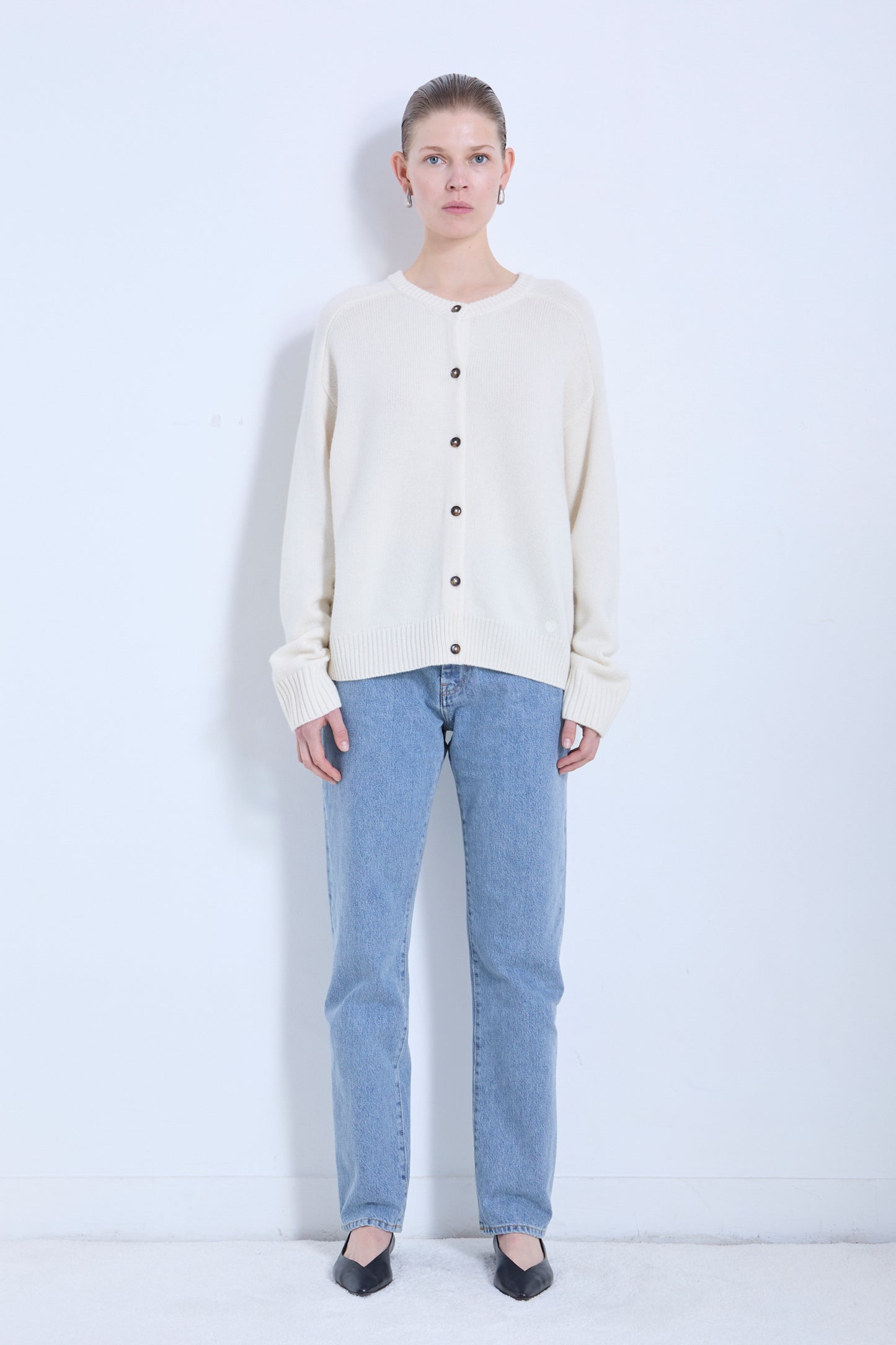 ROUND NECK CARDIGAN