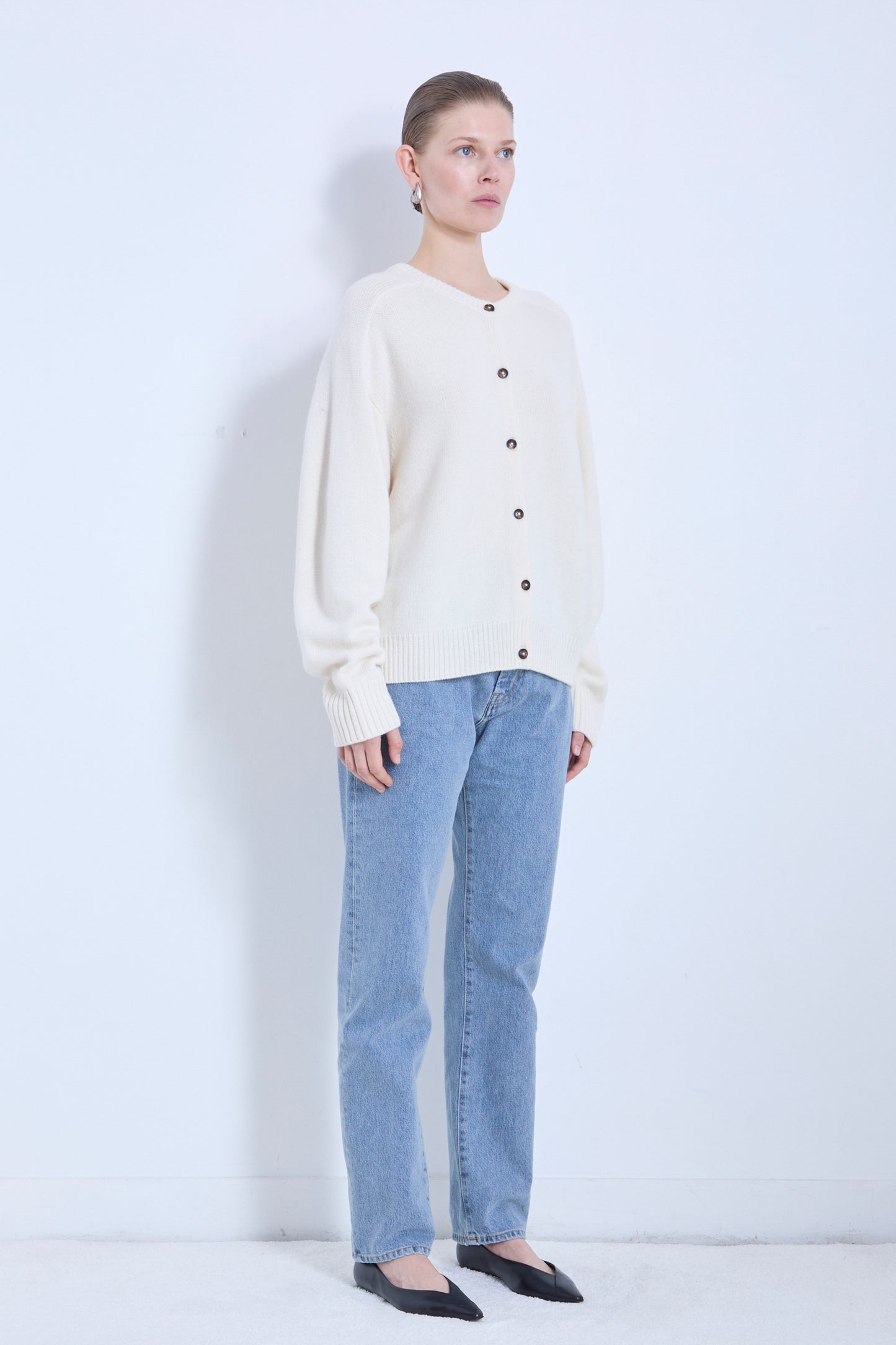ROUND NECK CARDIGAN