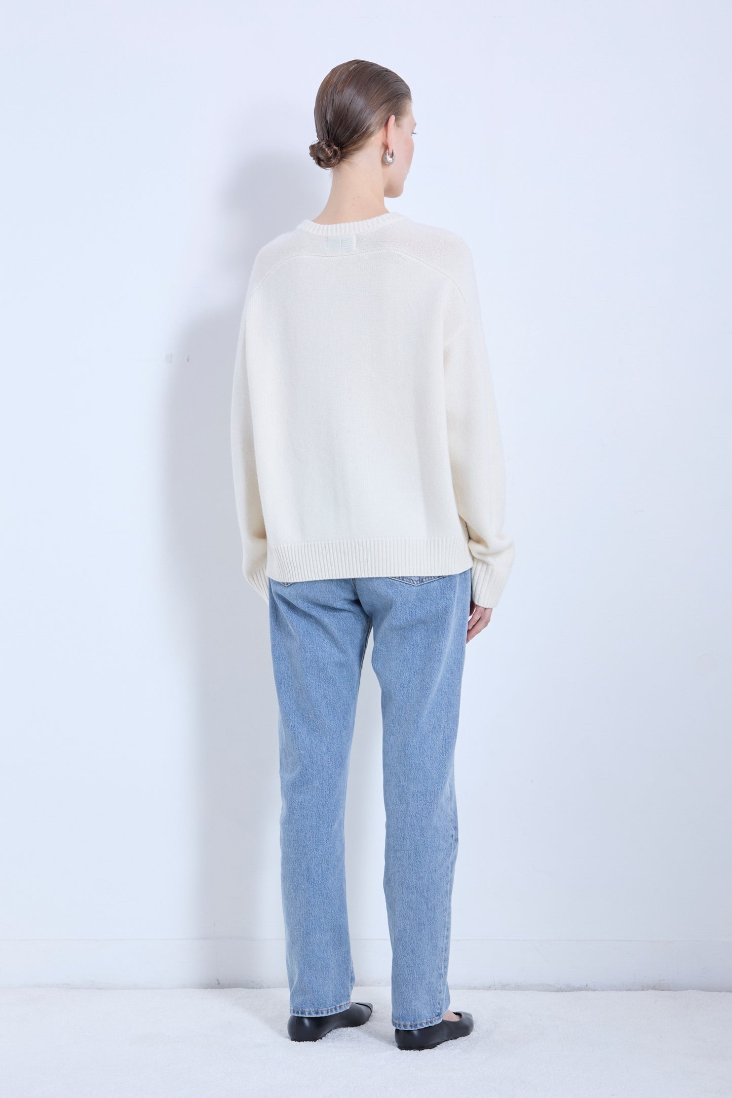 ROUND NECK CARDIGAN