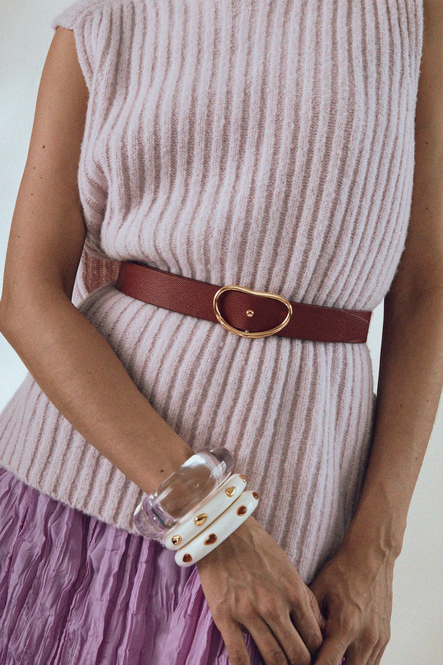 RIDGE CUFF IN ALABASTER & AMBER
