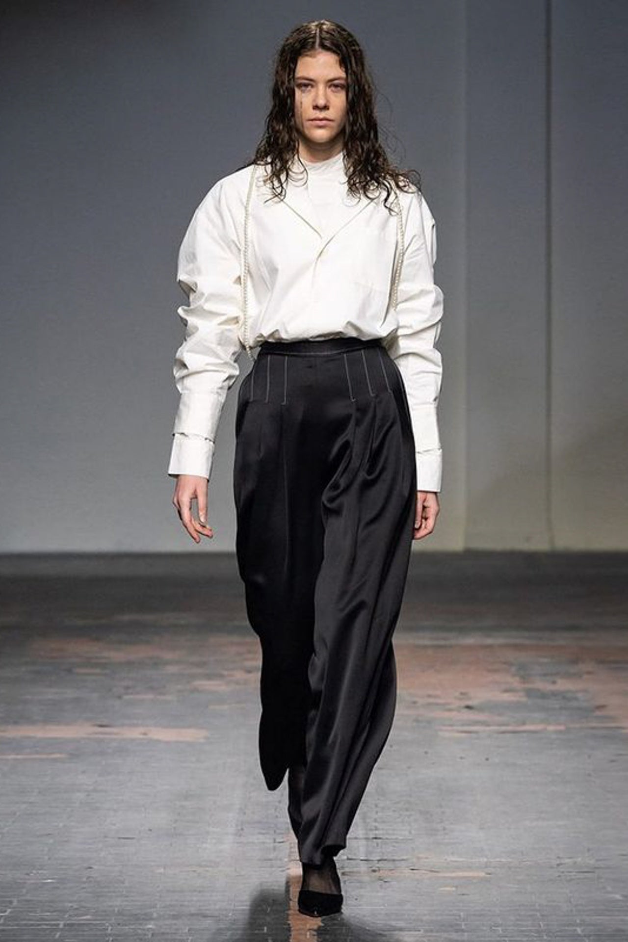 WHITE OVERSIZED SHIRT