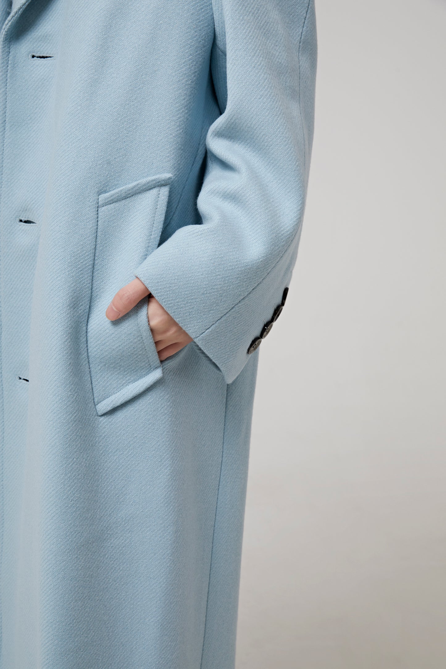 THREE BUTTONS COAT
