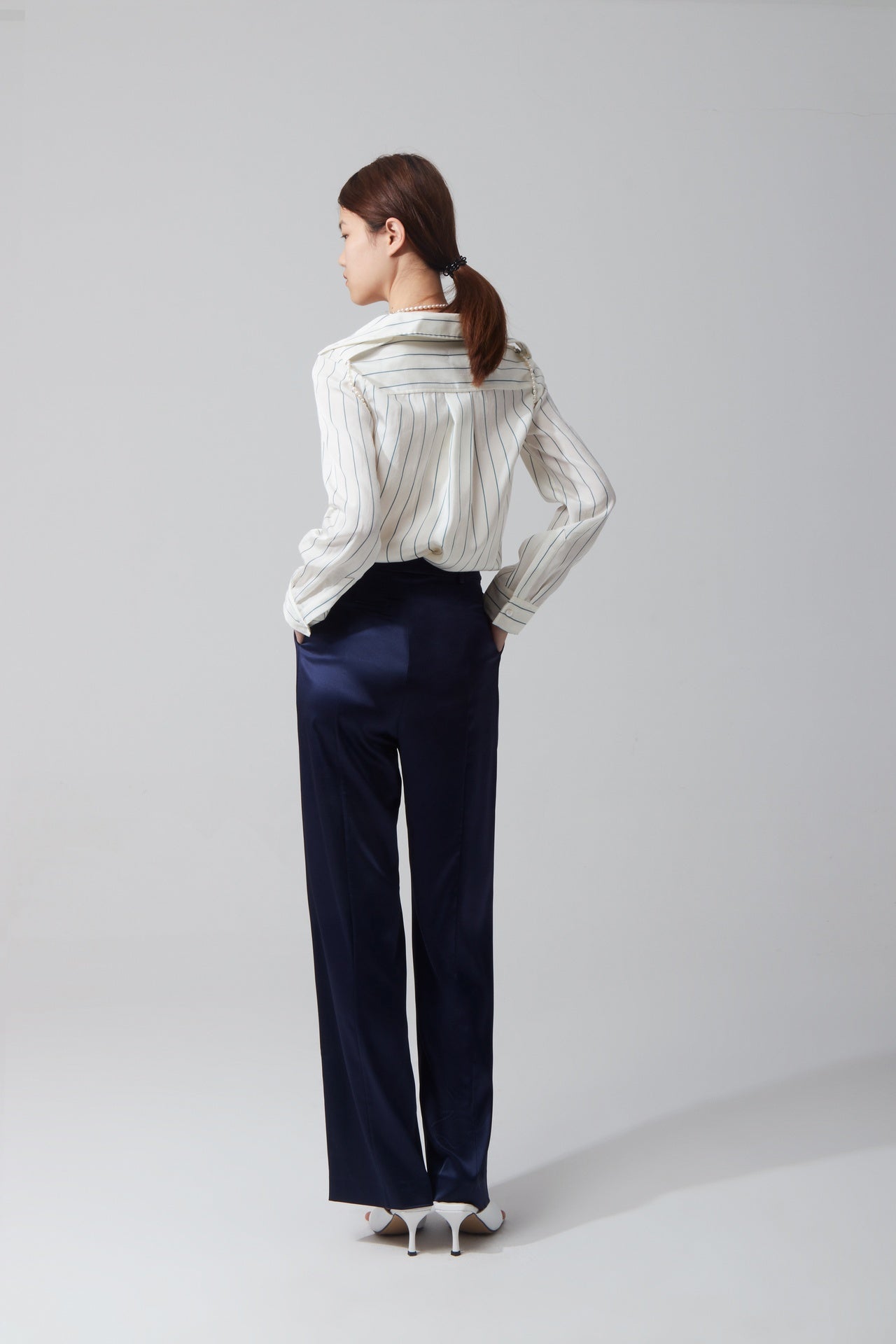 NAVY LOOSE TROUSERS