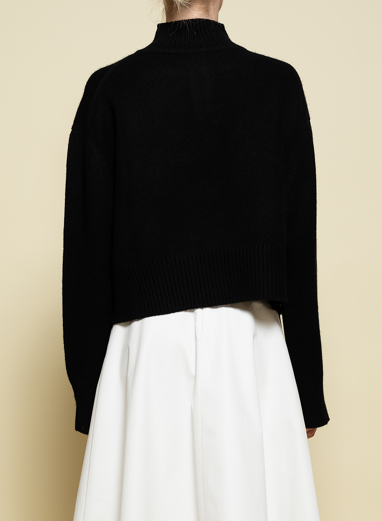 THE ROWE CROPPED HENLEY W/ MACAROON BUTTONS