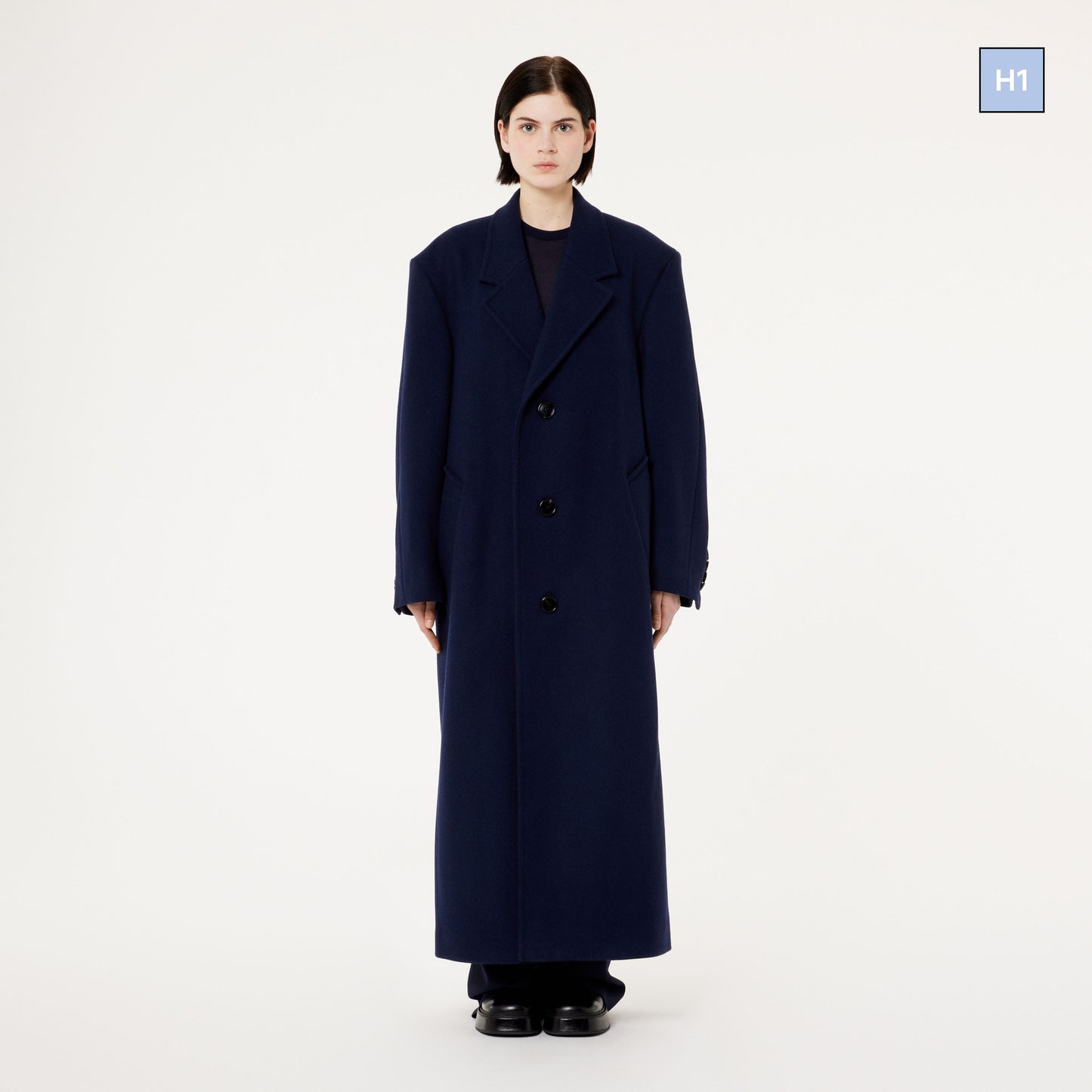 THREE BUTTONS COAT