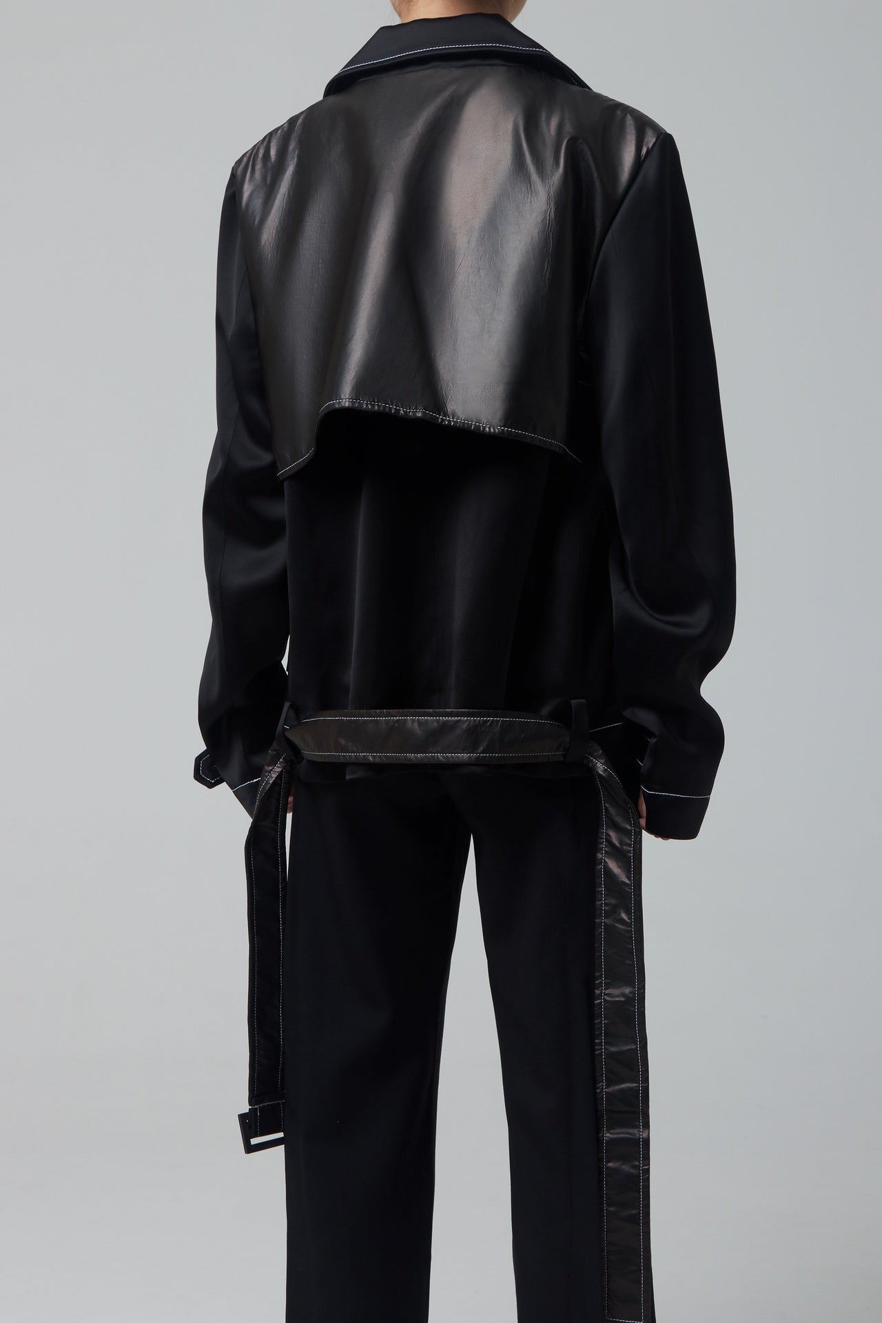 BLACK OVERSIZED JACKET