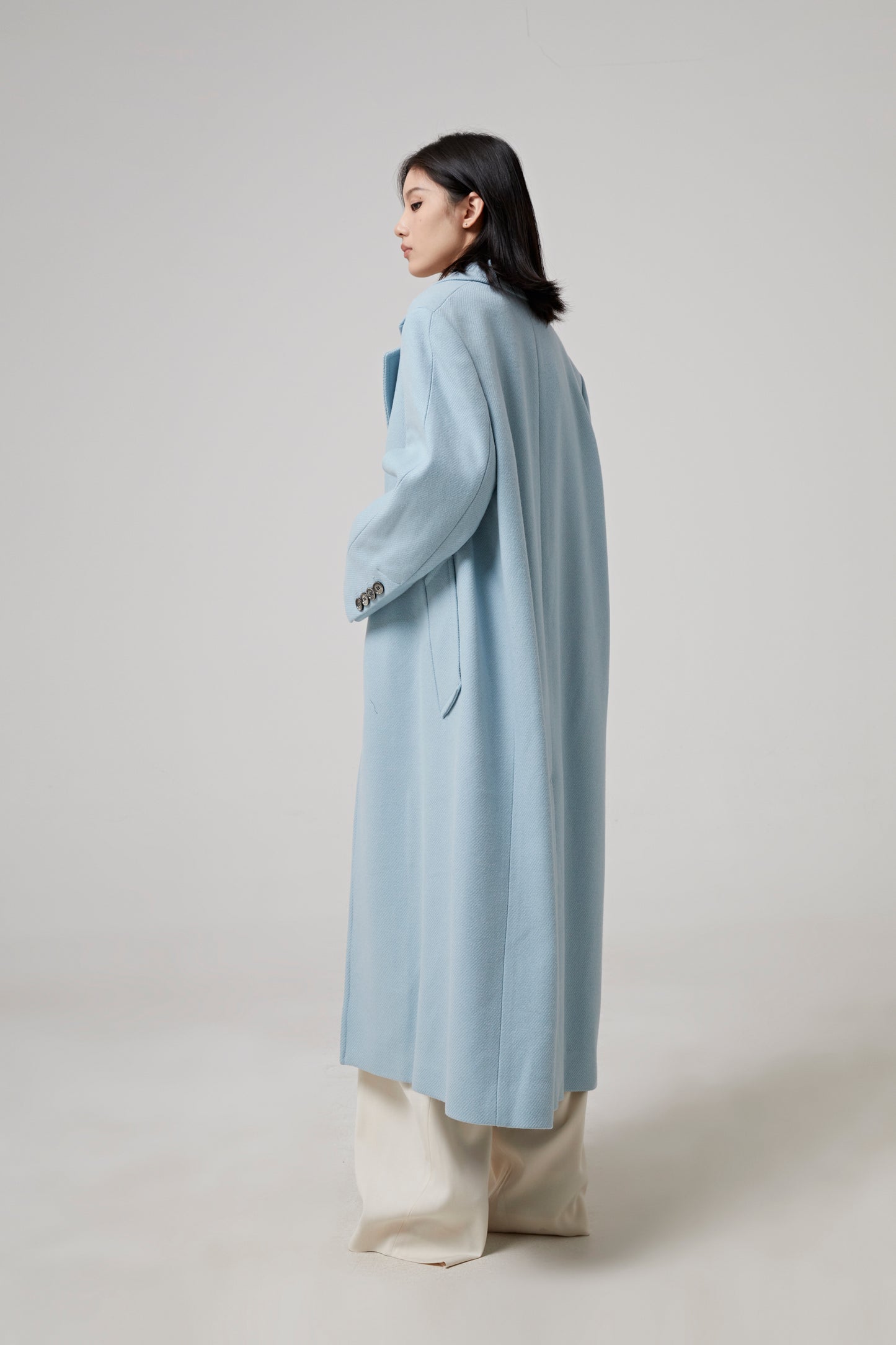 THREE BUTTONS COAT