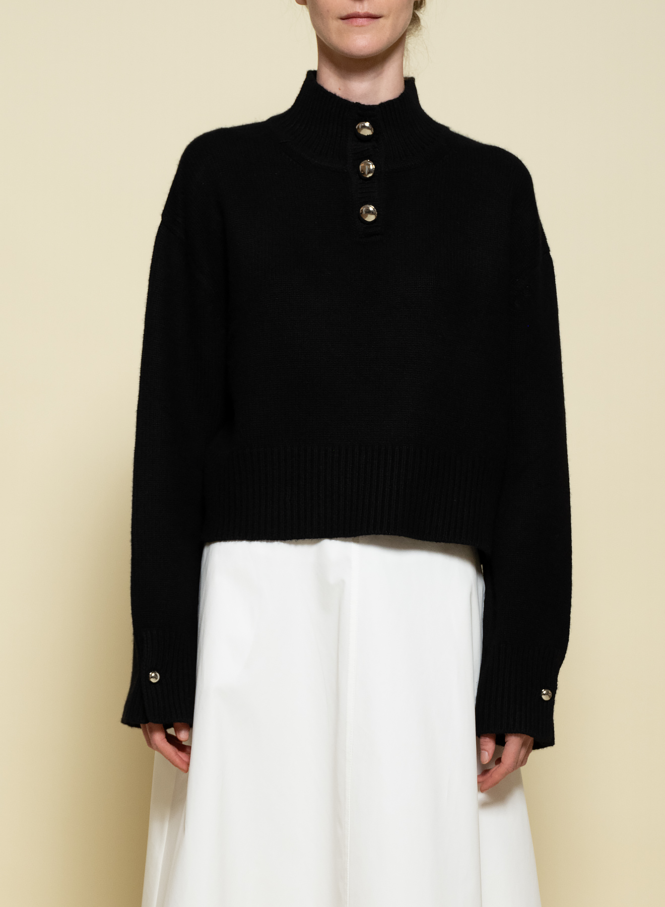 THE ROWE CROPPED HENLEY W/ MACAROON BUTTONS