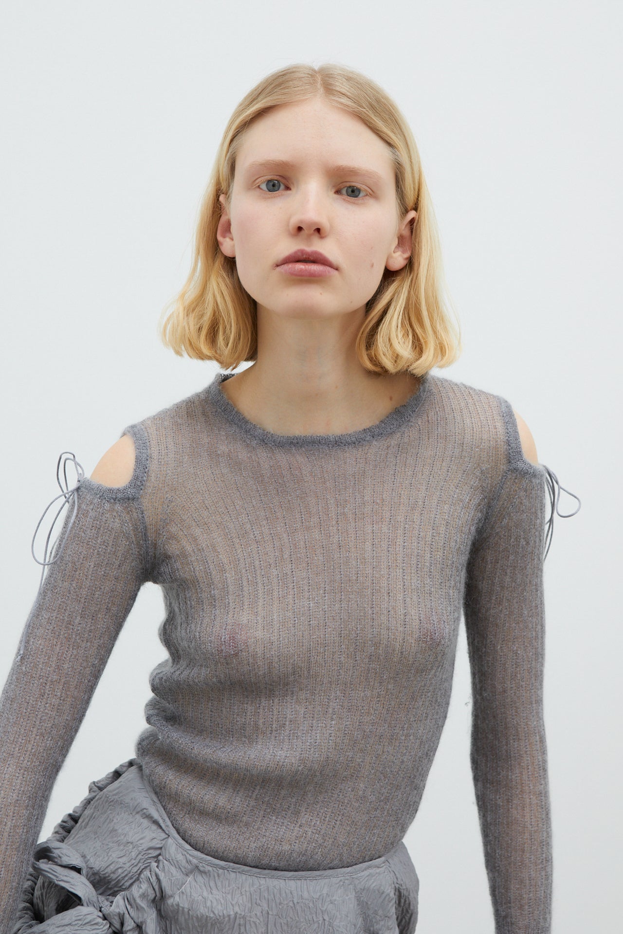 TOP WITH CUT-OFF SHOULDERS
