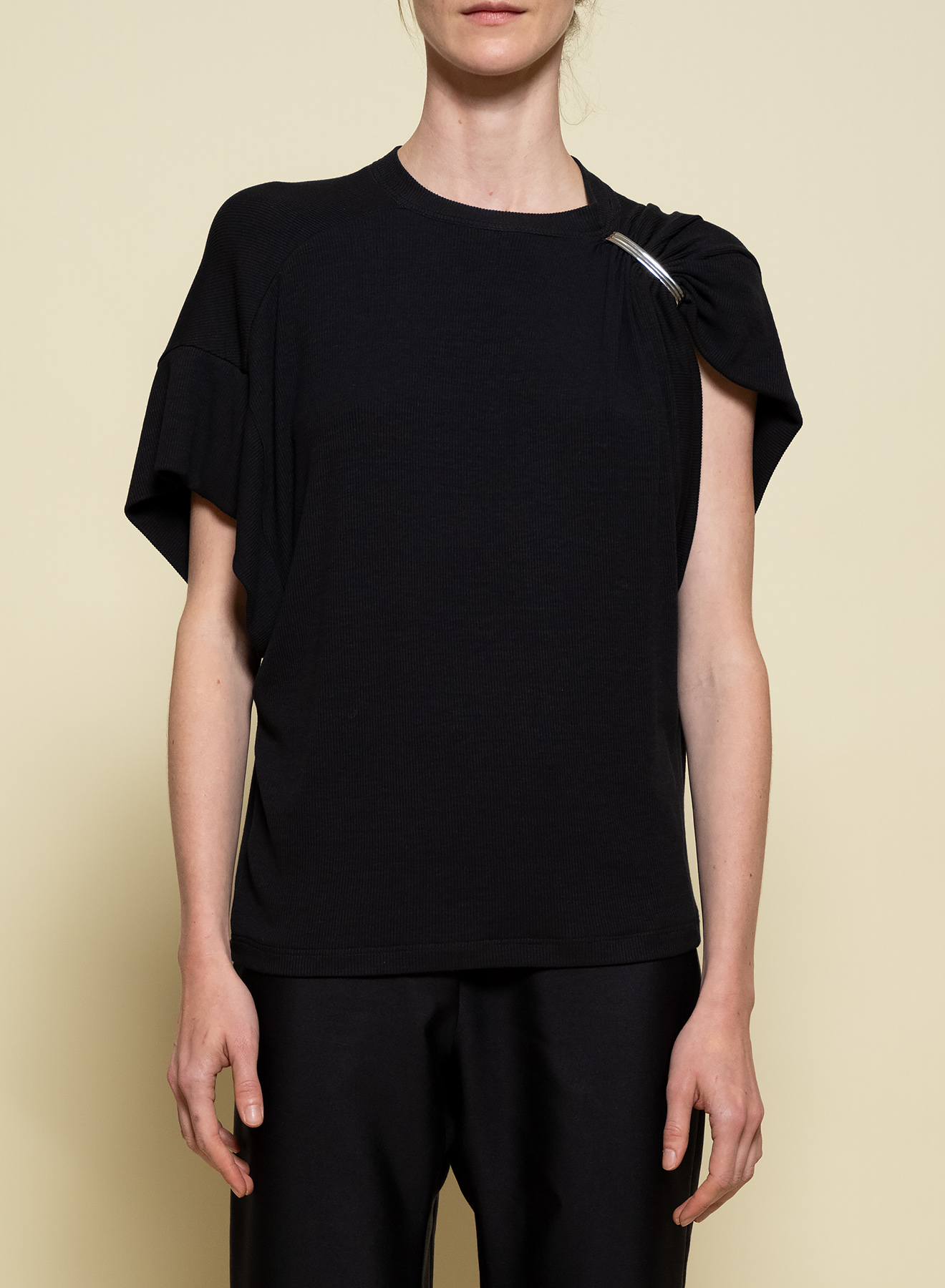 THE FAYE ASYMMETRIC T-SHIRT W/ SHOULDER HARDWARE