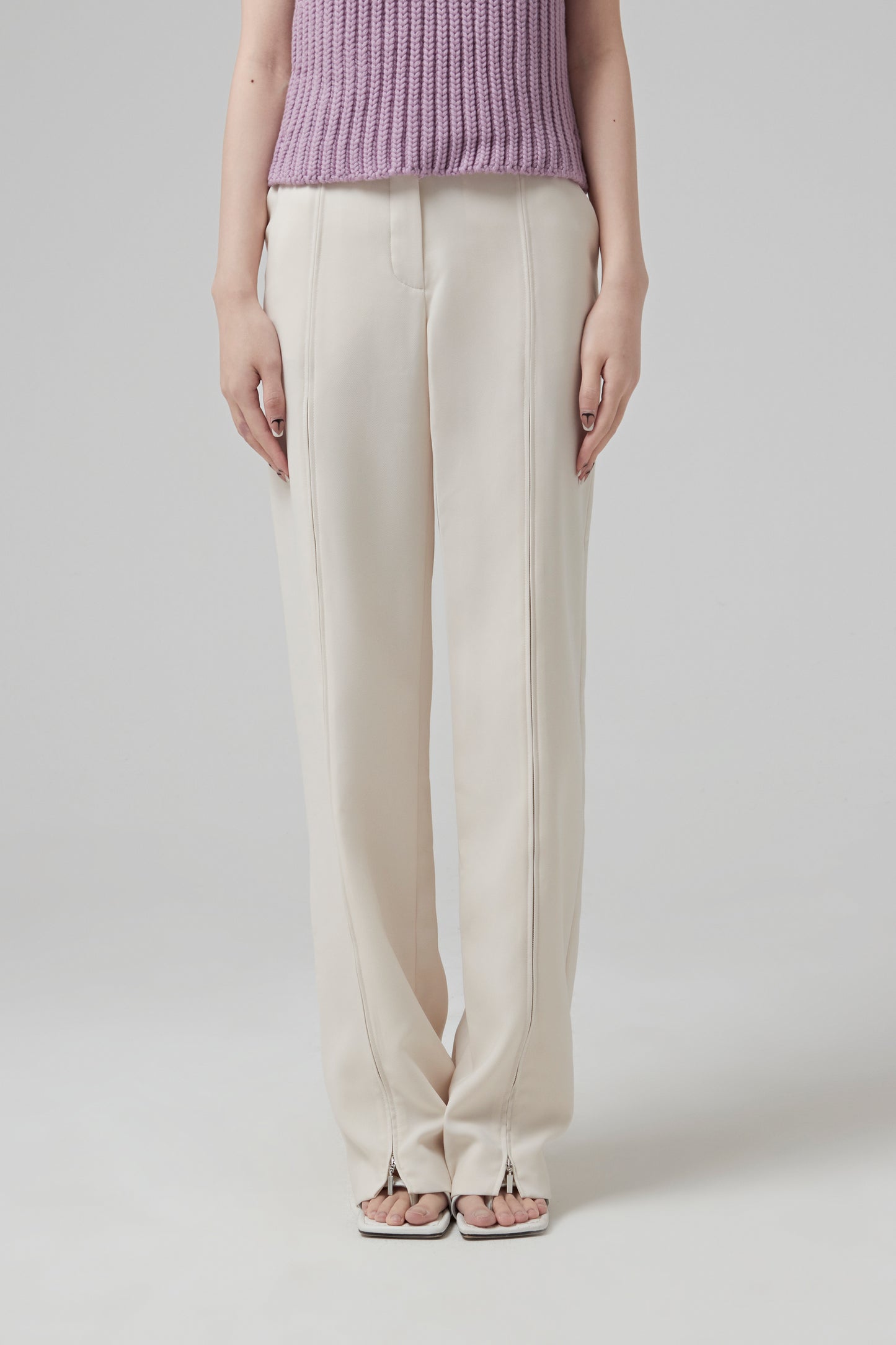 WIDE PANTS IN RECYCLED GABARDINE ZIPPED ON THE TOP OF THE LEG