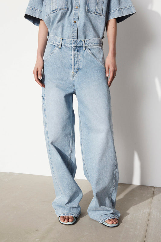 LOOSE FIT STRAIGHT LEG JEANS
