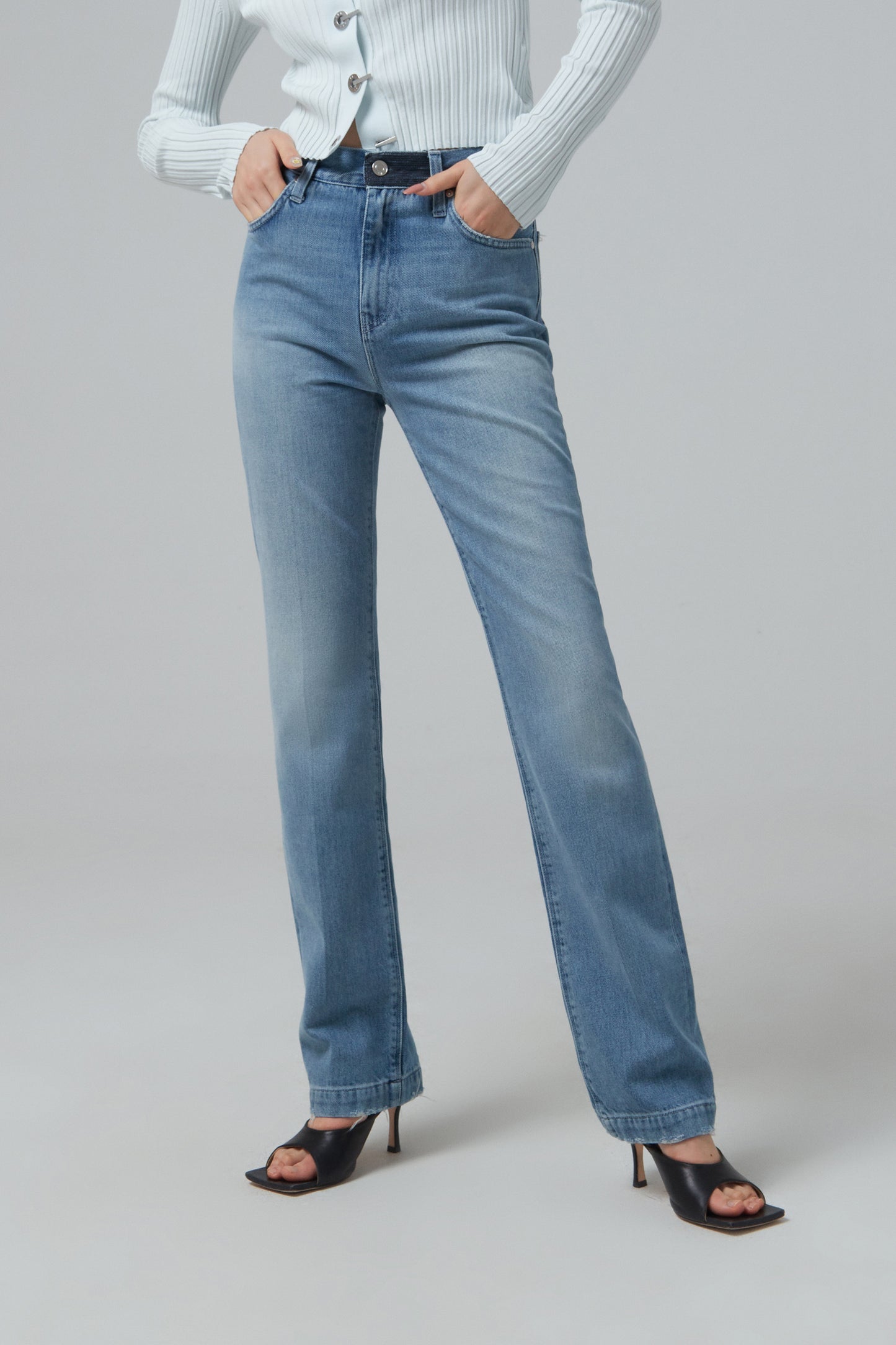 STRAIGHT LEG JEANS WITH 7 LOOPS
