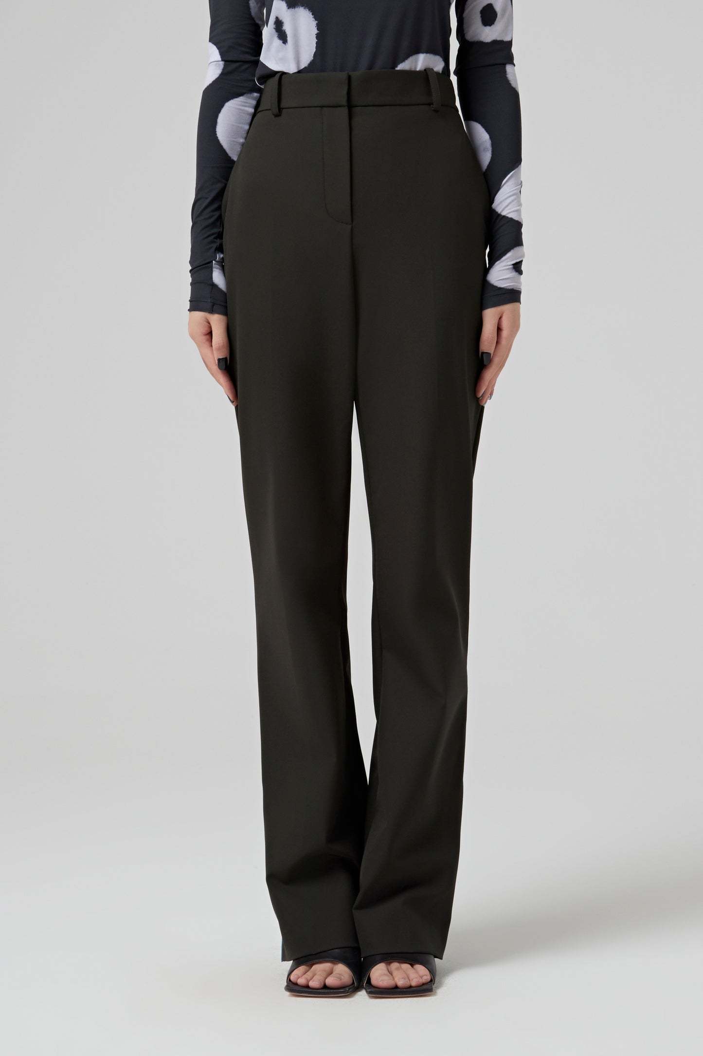 STRAIGHT PANTS WITH A ZIPPER AT THE BOTTOM OF THE LEG