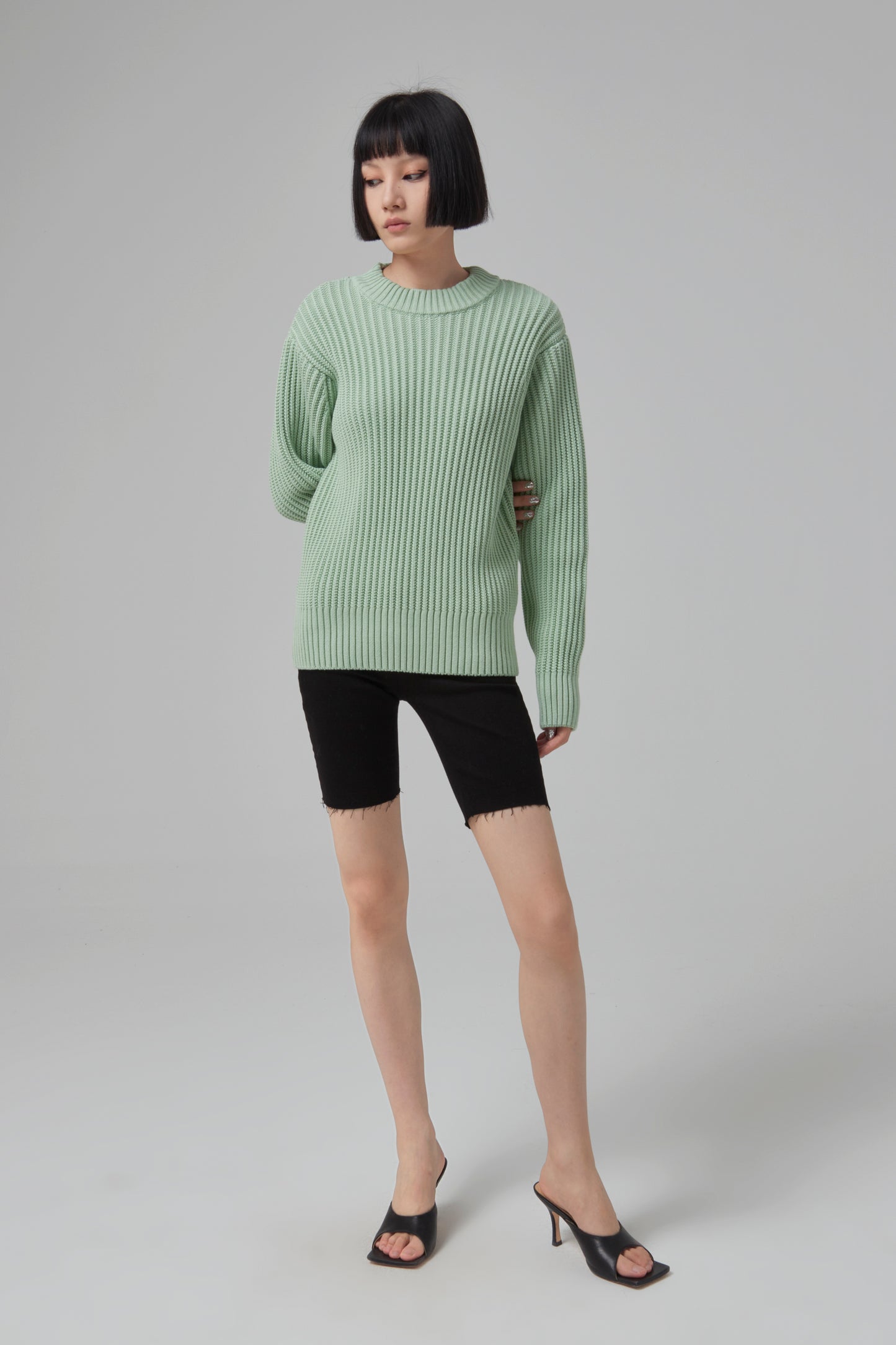 CREWNECK SWEATER