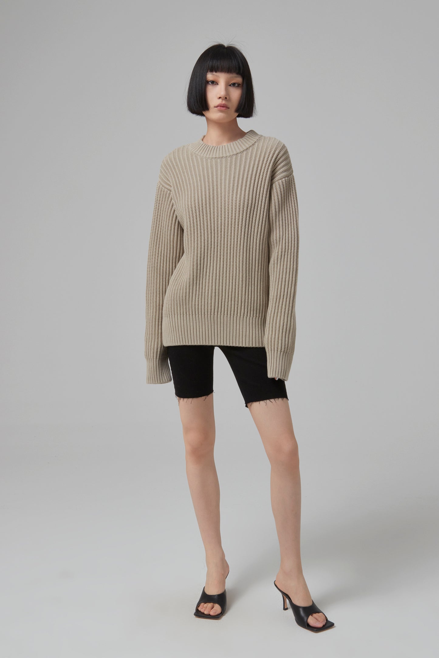 CREWNECK SWEATER
