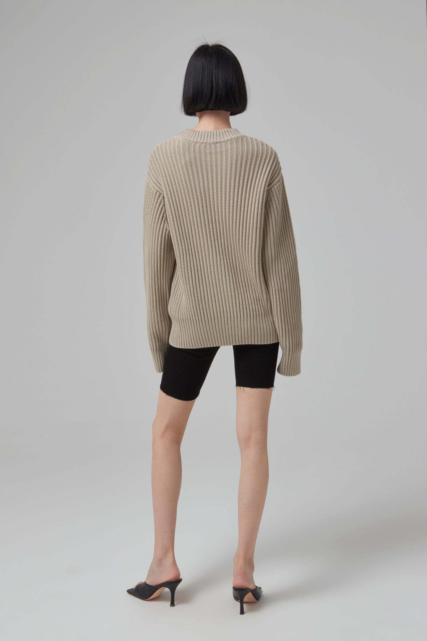 CREWNECK SWEATER