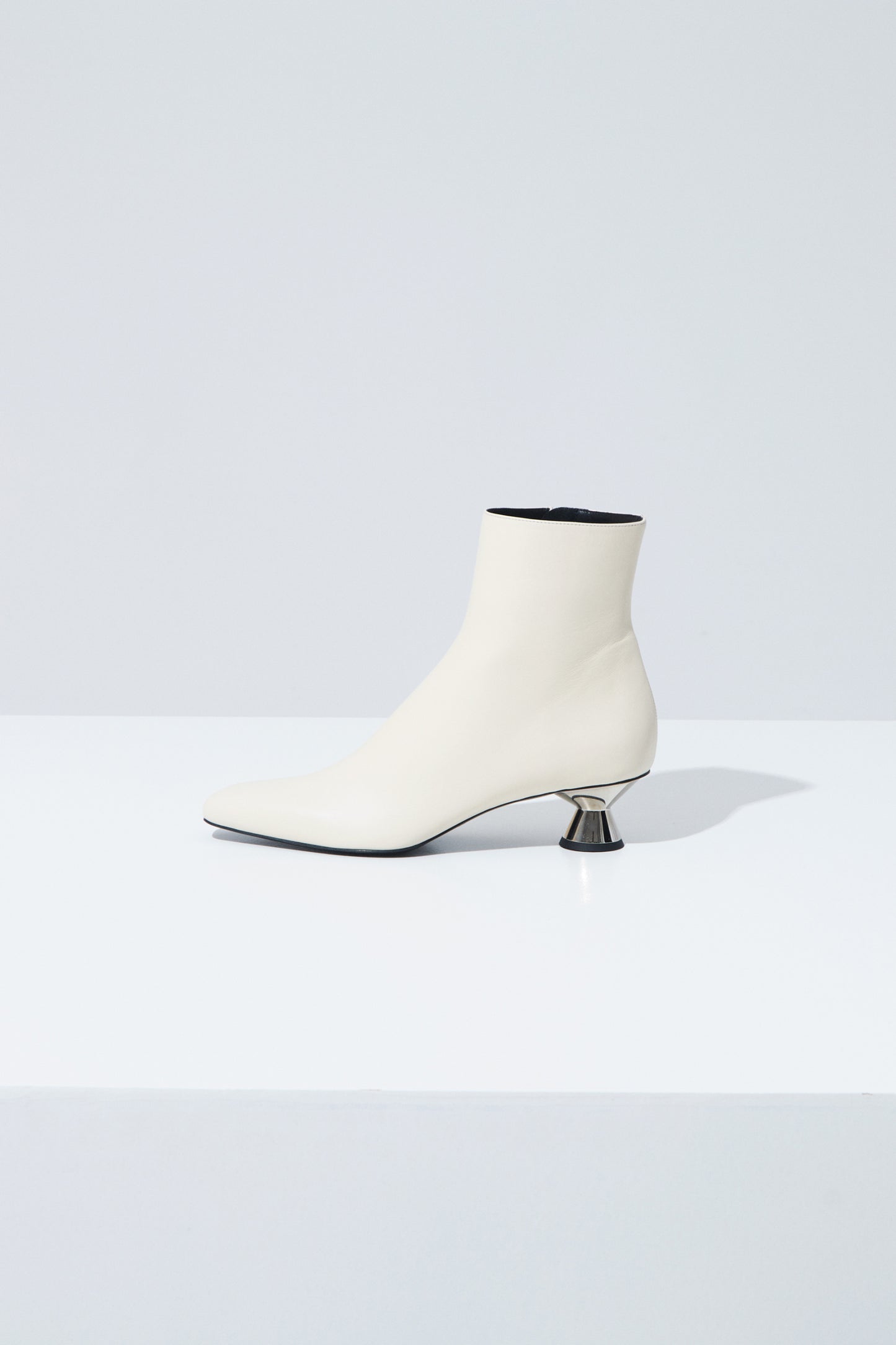 VASE BOOTS