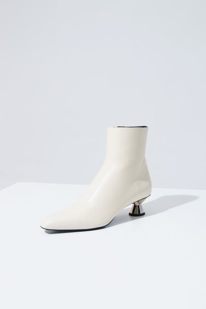 VASE BOOTS