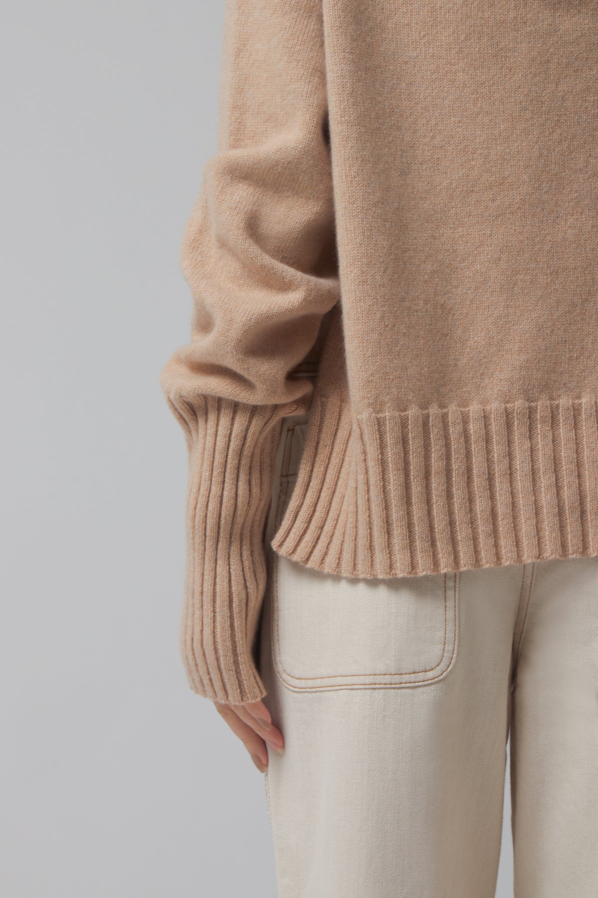 ASYMMETRIC ROUNDNECK JUMPER WITH SIDE SLITS