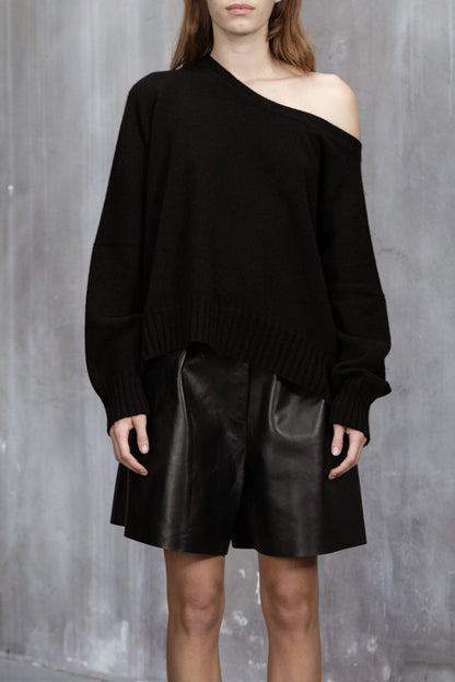 WIDE SHORT TROUSERS WITH PLEATS